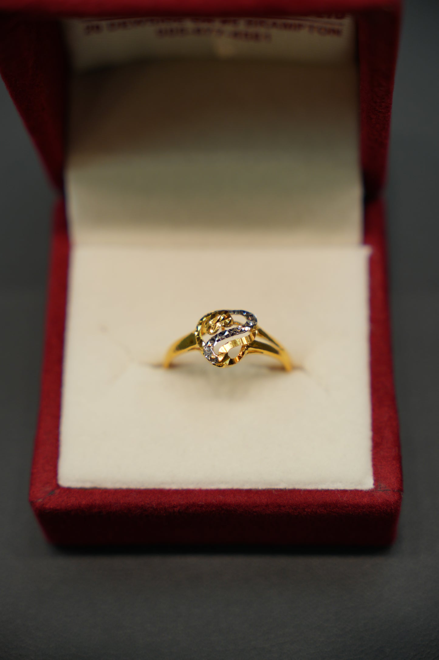 22K Gold Ladies Ring