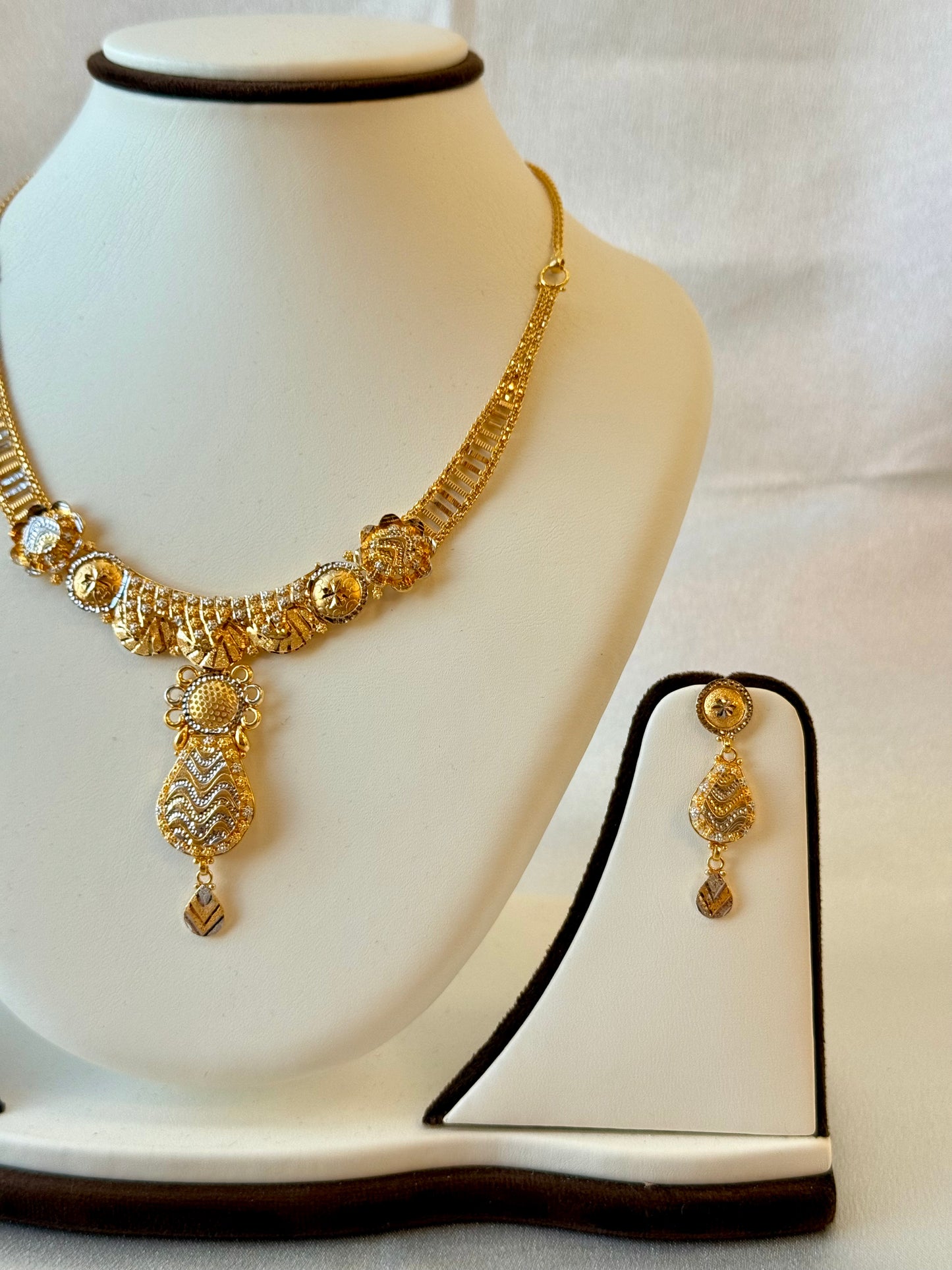 22Kt Gold Ladies Necklace