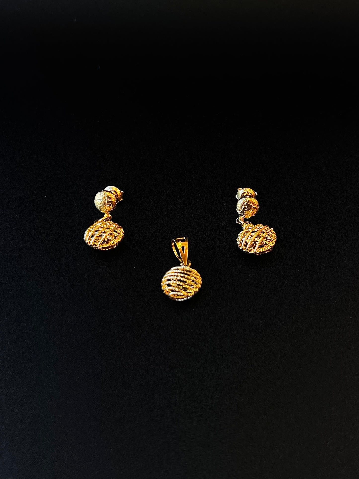 22K Gold Ladies Pendant Set