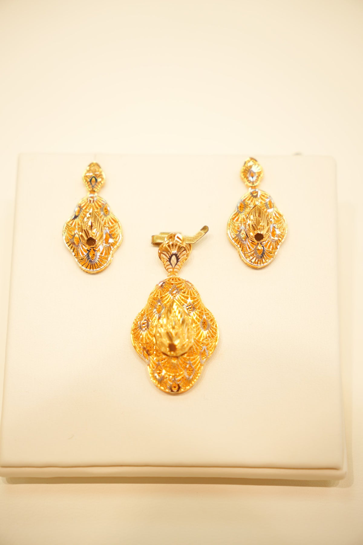 22K Gold Scalloped Enamel Pendant Set