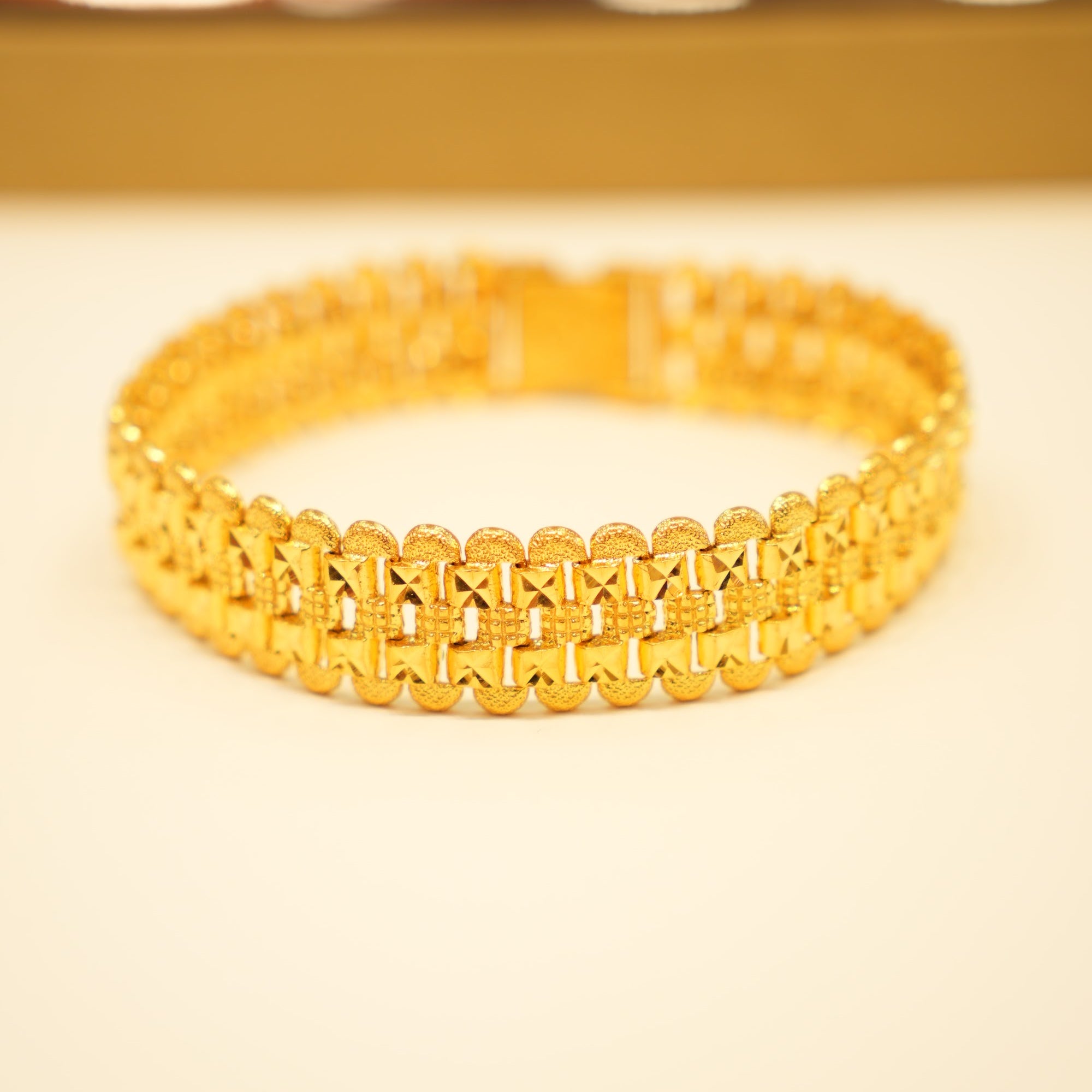 22K Gold Crosshatch Stud Bangle Bracelet