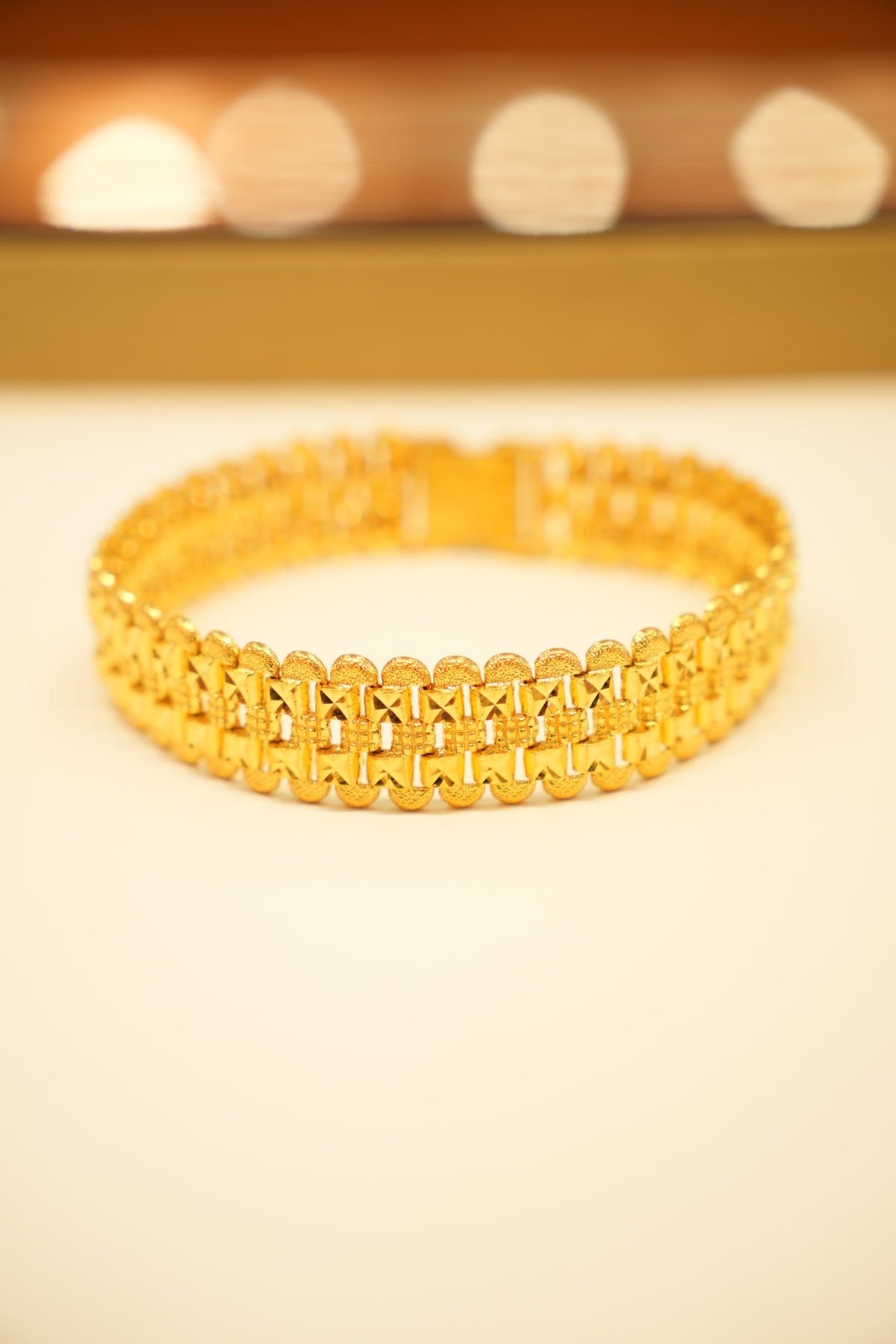 22K Gold Crosshatch Stud Bangle Bracelet