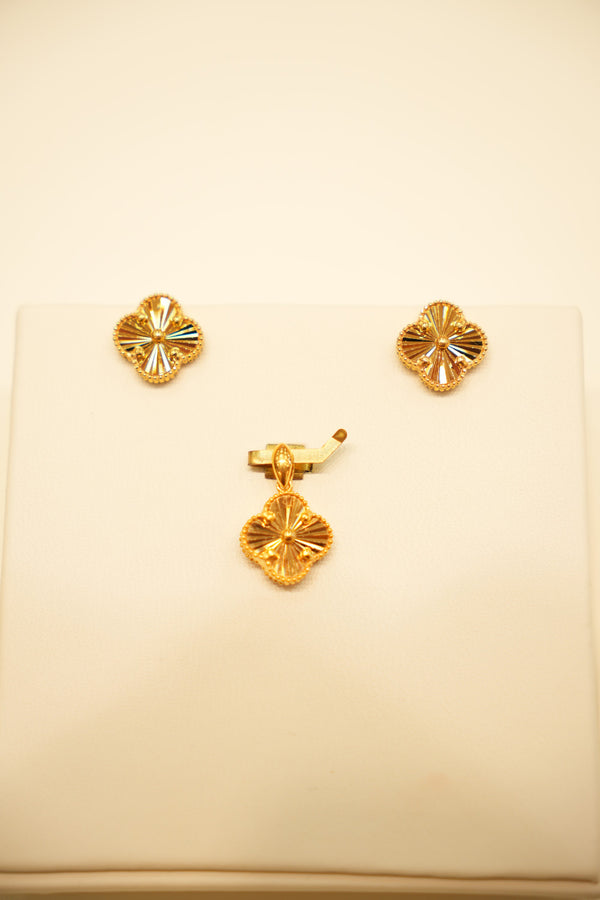 22K Gold Sparkle Clover Pendant Set