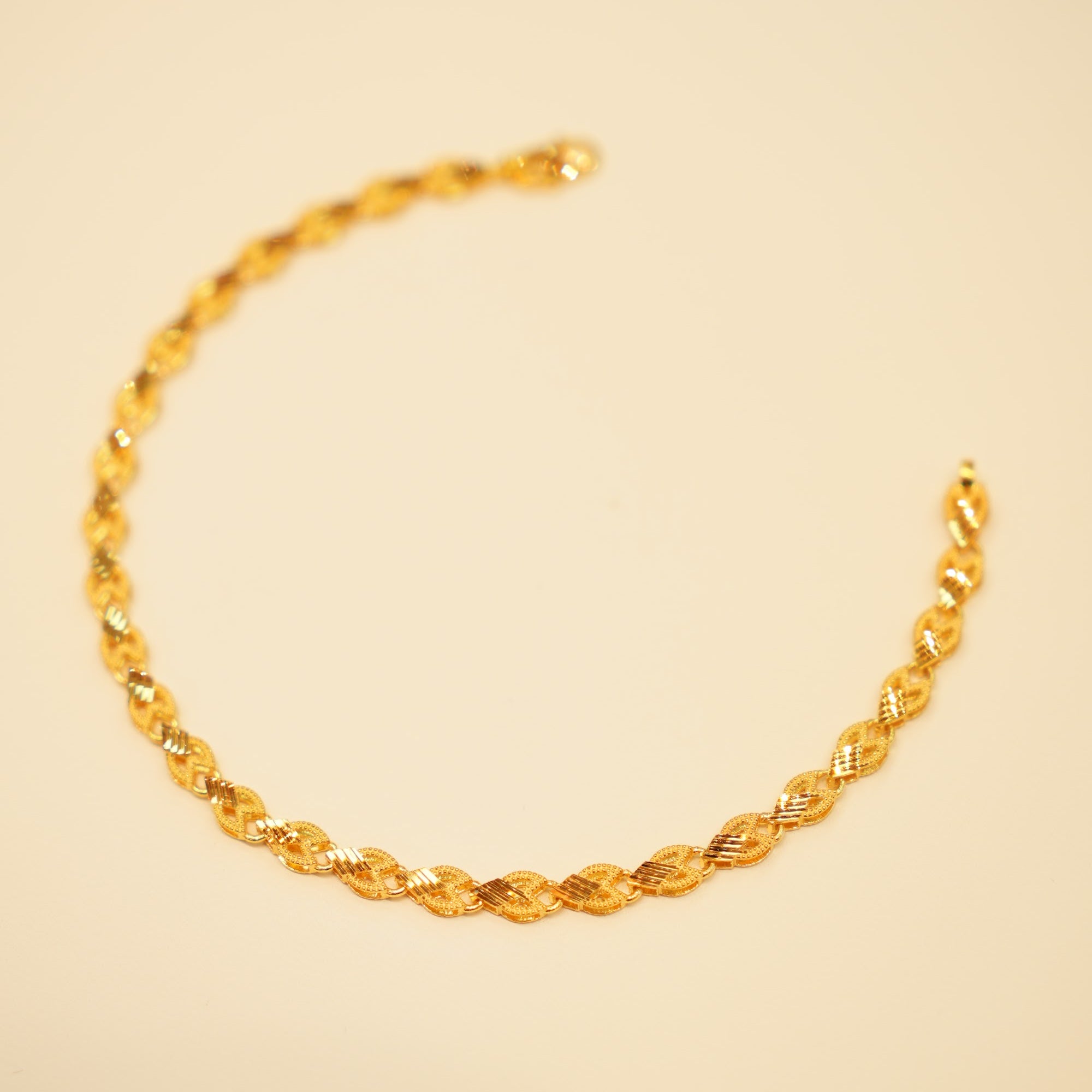 22K Gold Twisted Oval Link Bracelet