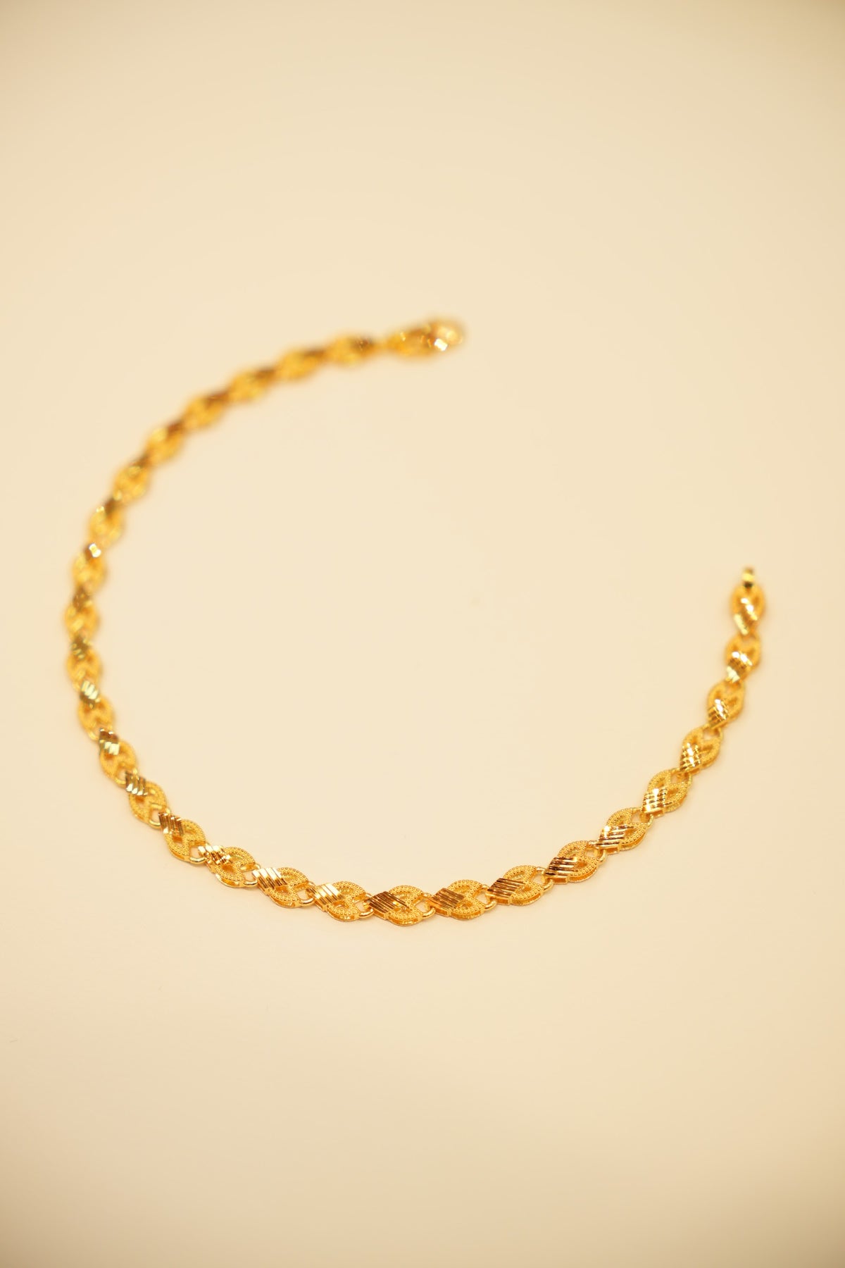 22K Gold Twisted Oval Link Bracelet