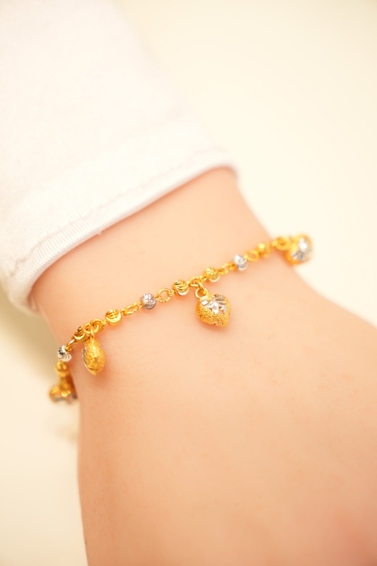 22K Gold Heart Charm Dangle Bracelet