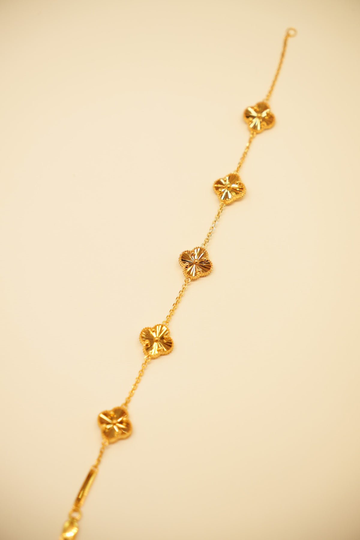 22K Gold Diamond-Cut Clover Bracelet