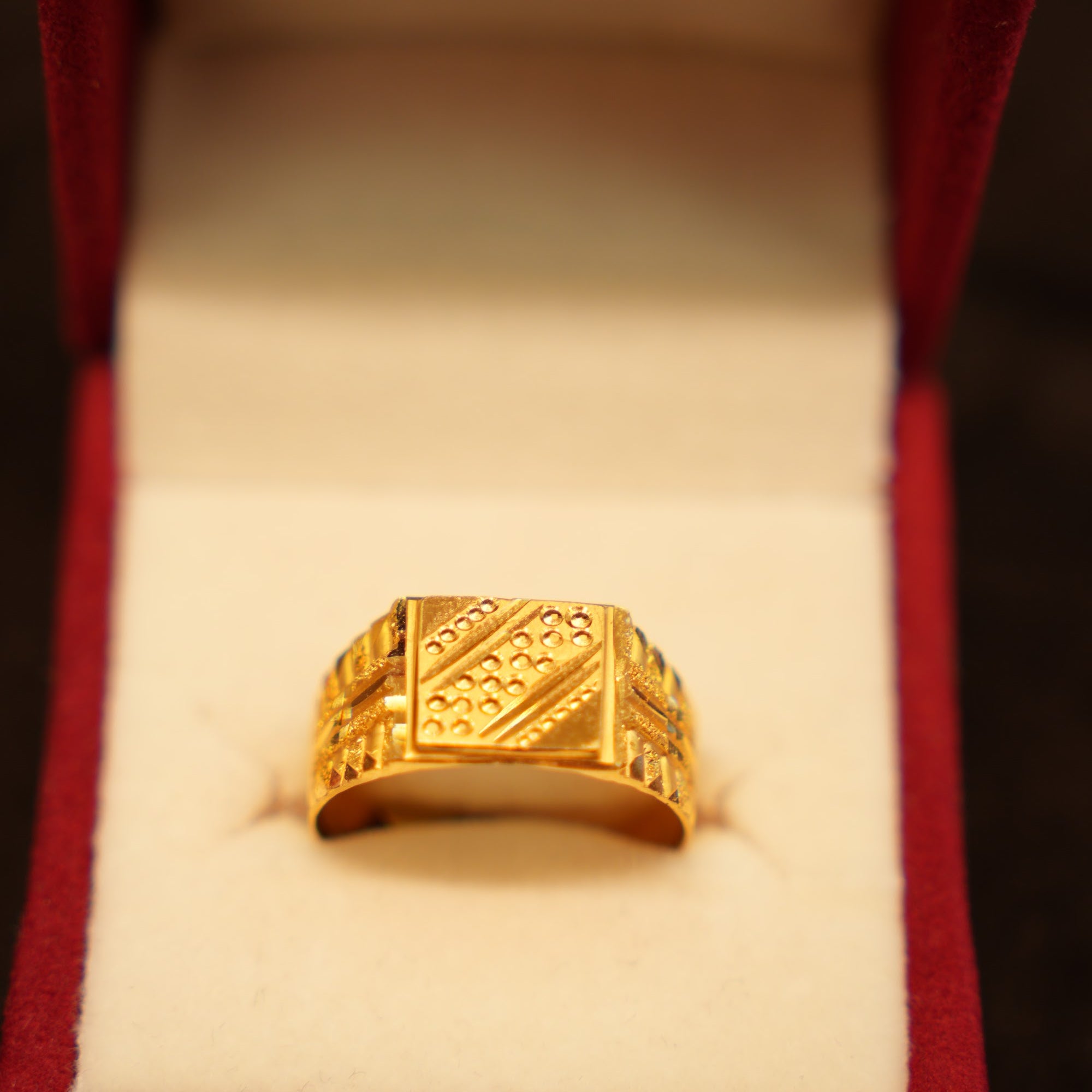 22K Gold Dotted Grid Panel Ring
