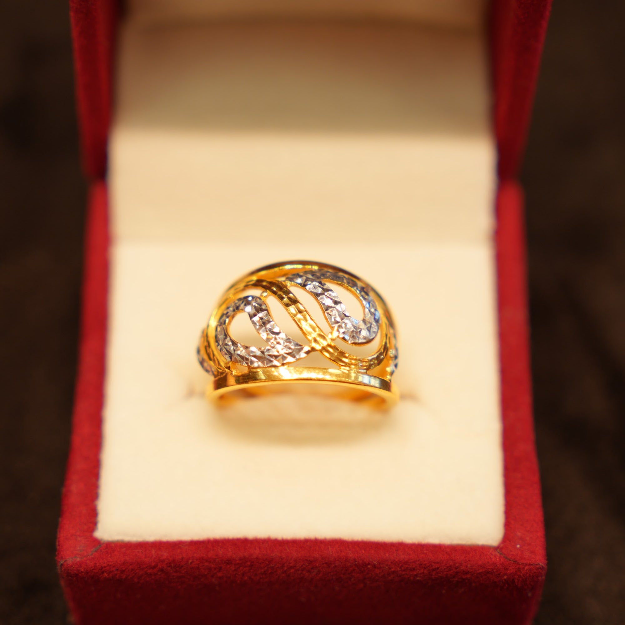 22K Gold Two-Tone Wave Pavé Ring