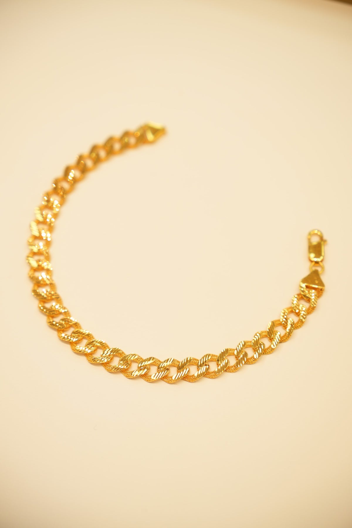 22K Gold Diagonal-Etched Curb Bracelet