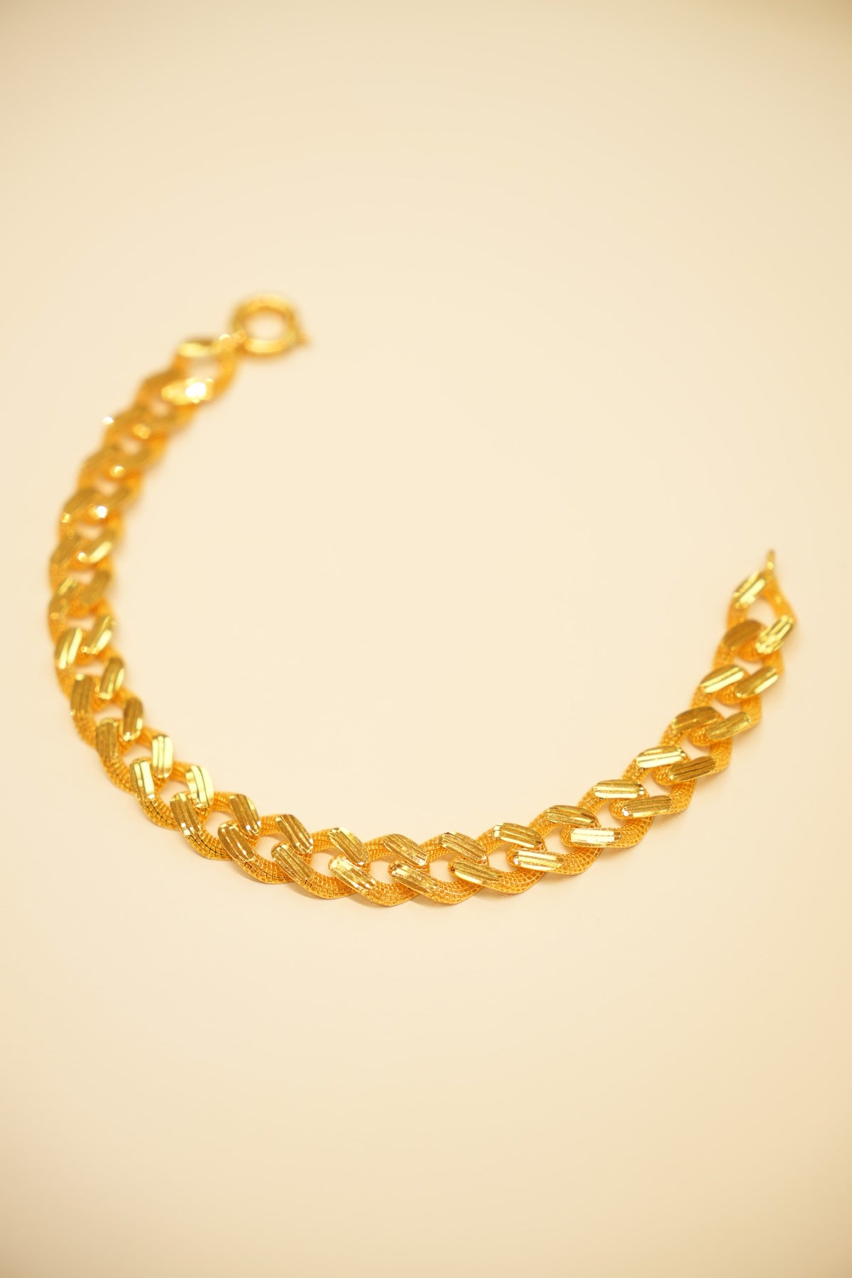 22K Gold Ribbed Curb Bracelet