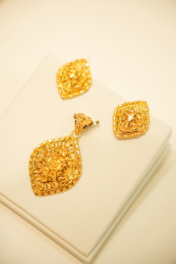 22K Gold Marquise Filigree Pendant Set