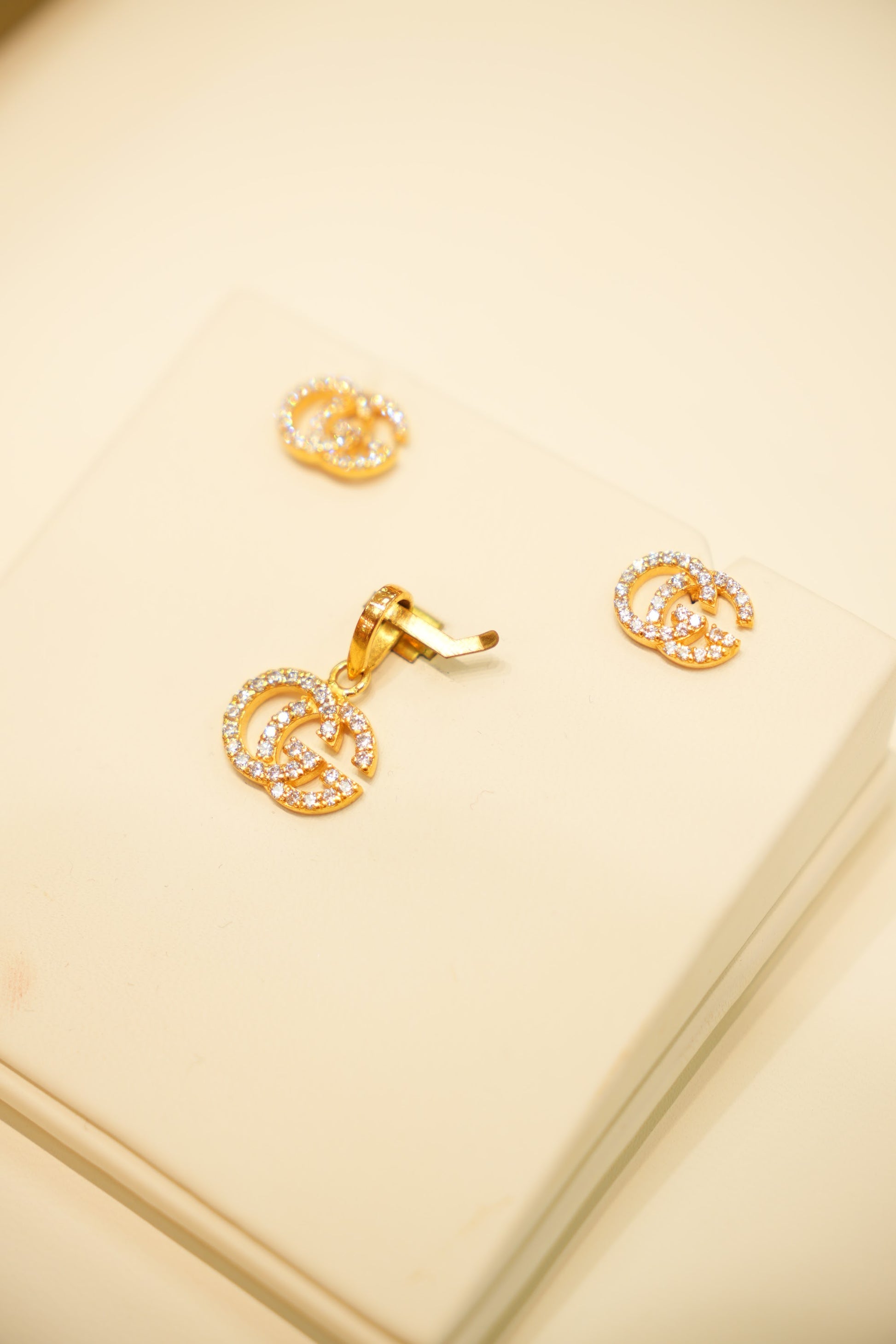 22K Gold Pavé Spiral Pendant Set