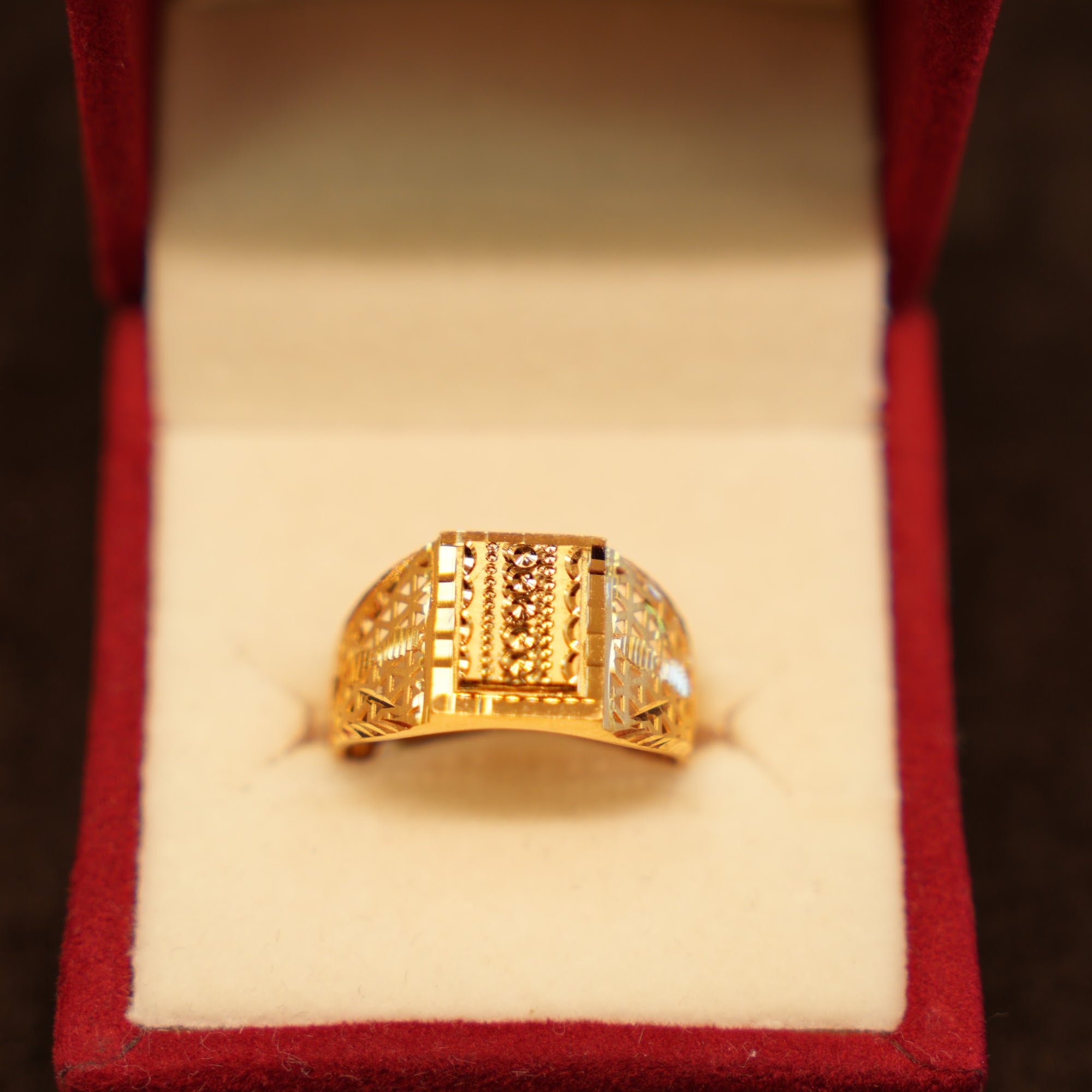 22K Gold Triangular Lattice Panel Ring