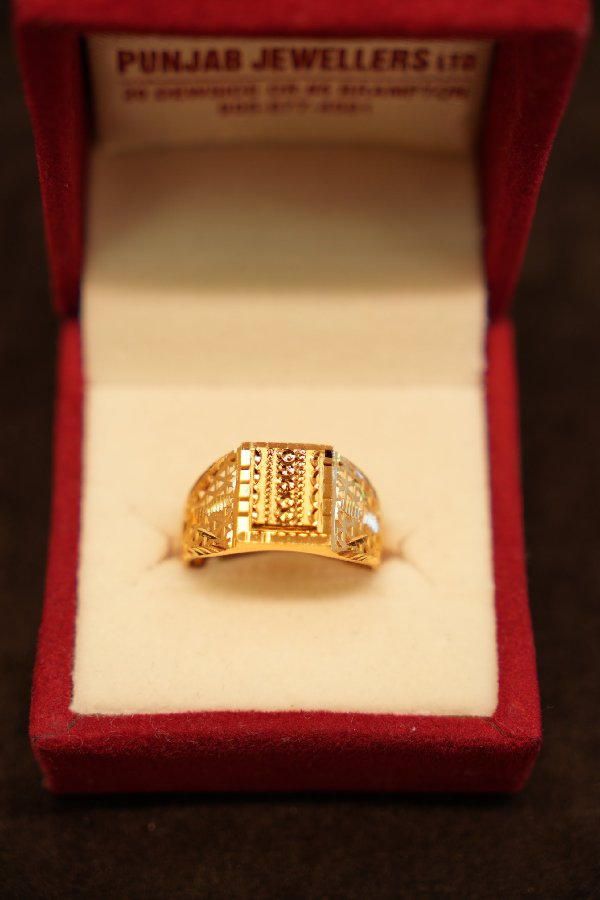 22K Gold Triangular Lattice Panel Ring