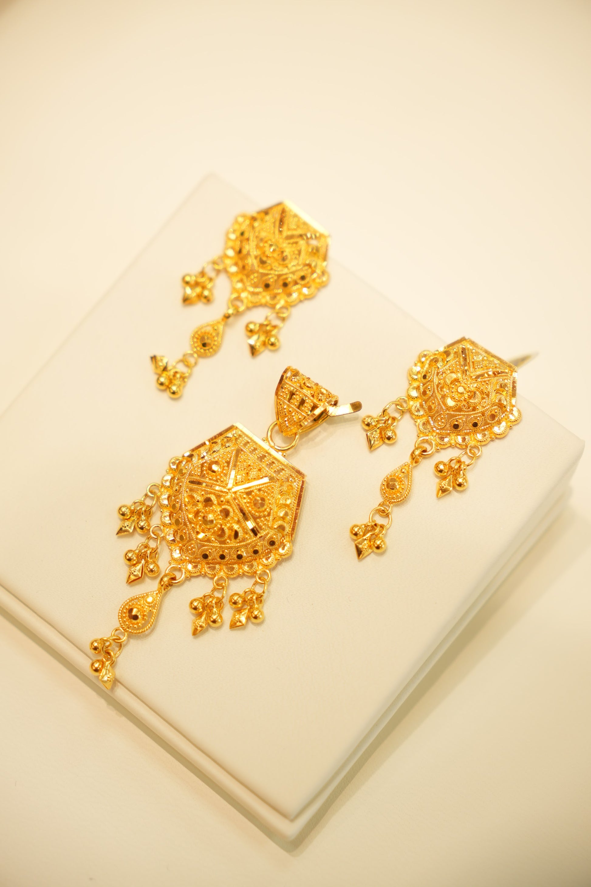 22K Gold Filigree Crown Pendant Set