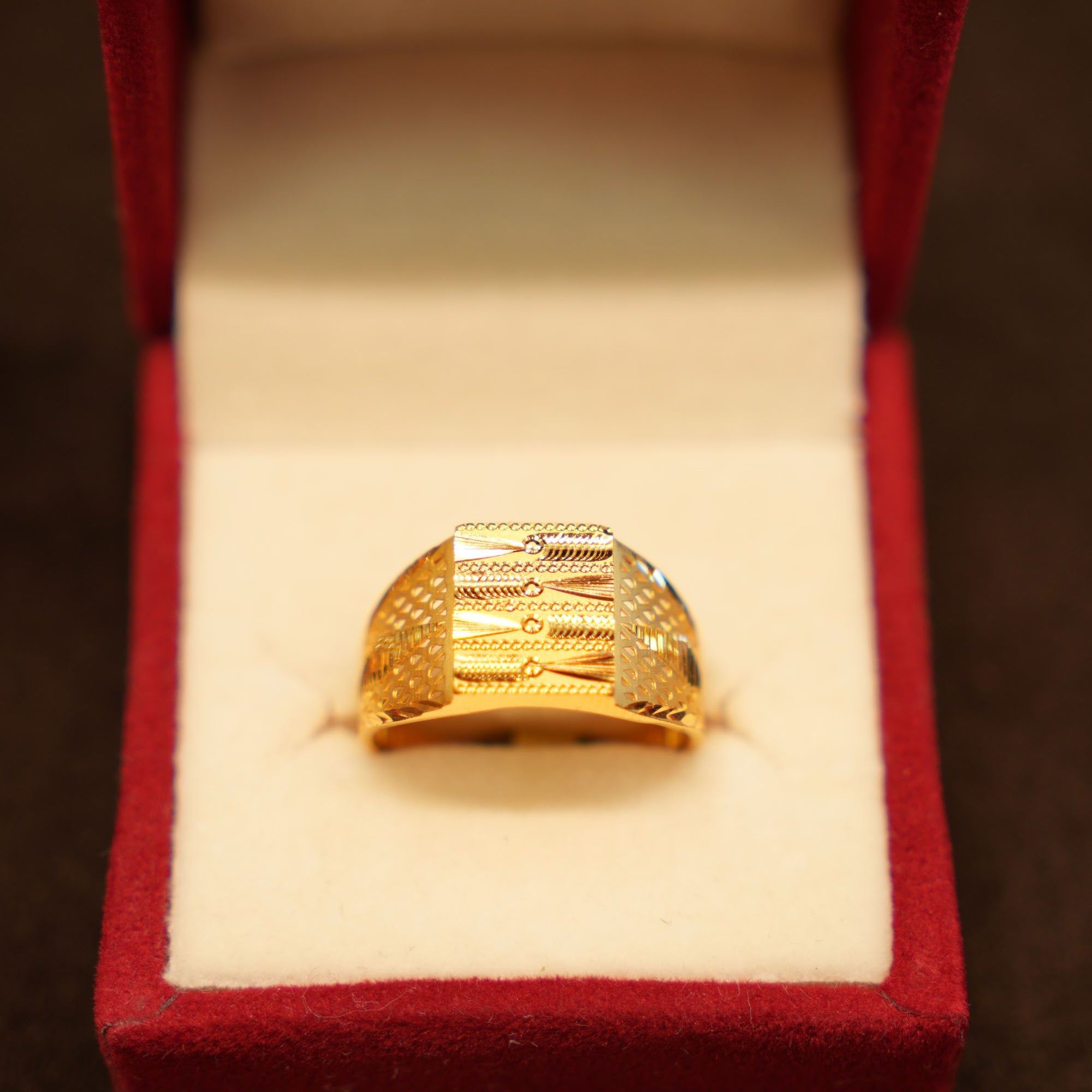 22K Gold Feather Lattice Panel Ring