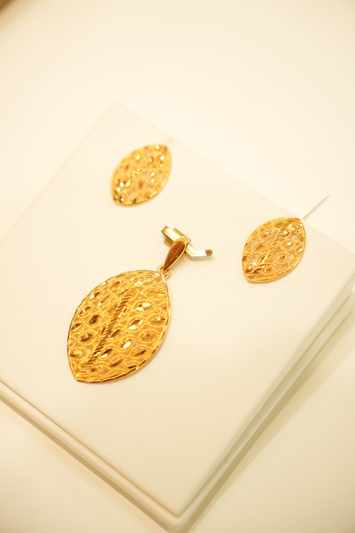22K Gold Leaf Openwork Pendant Set