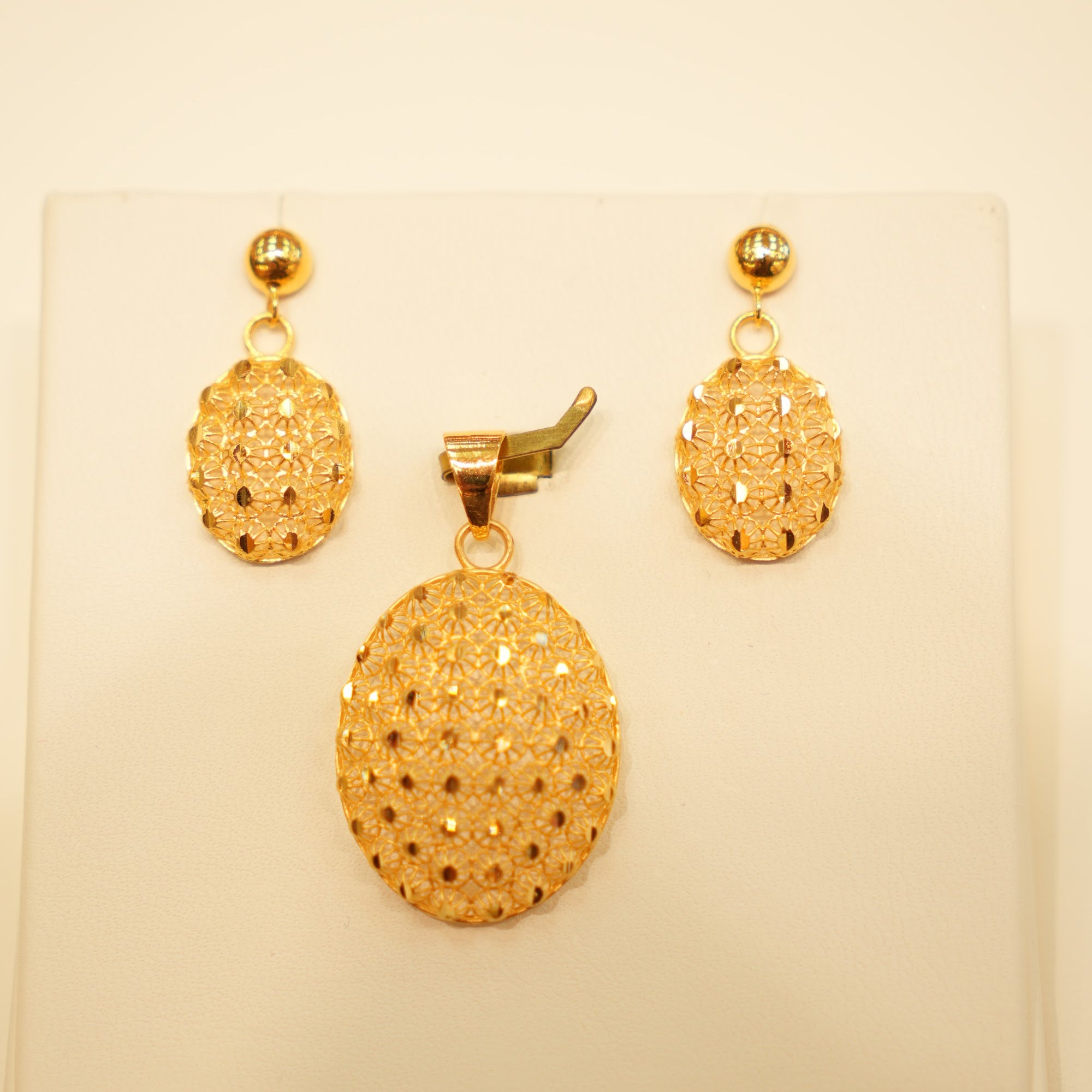 22K Gold Oval Mesh Pendant Set