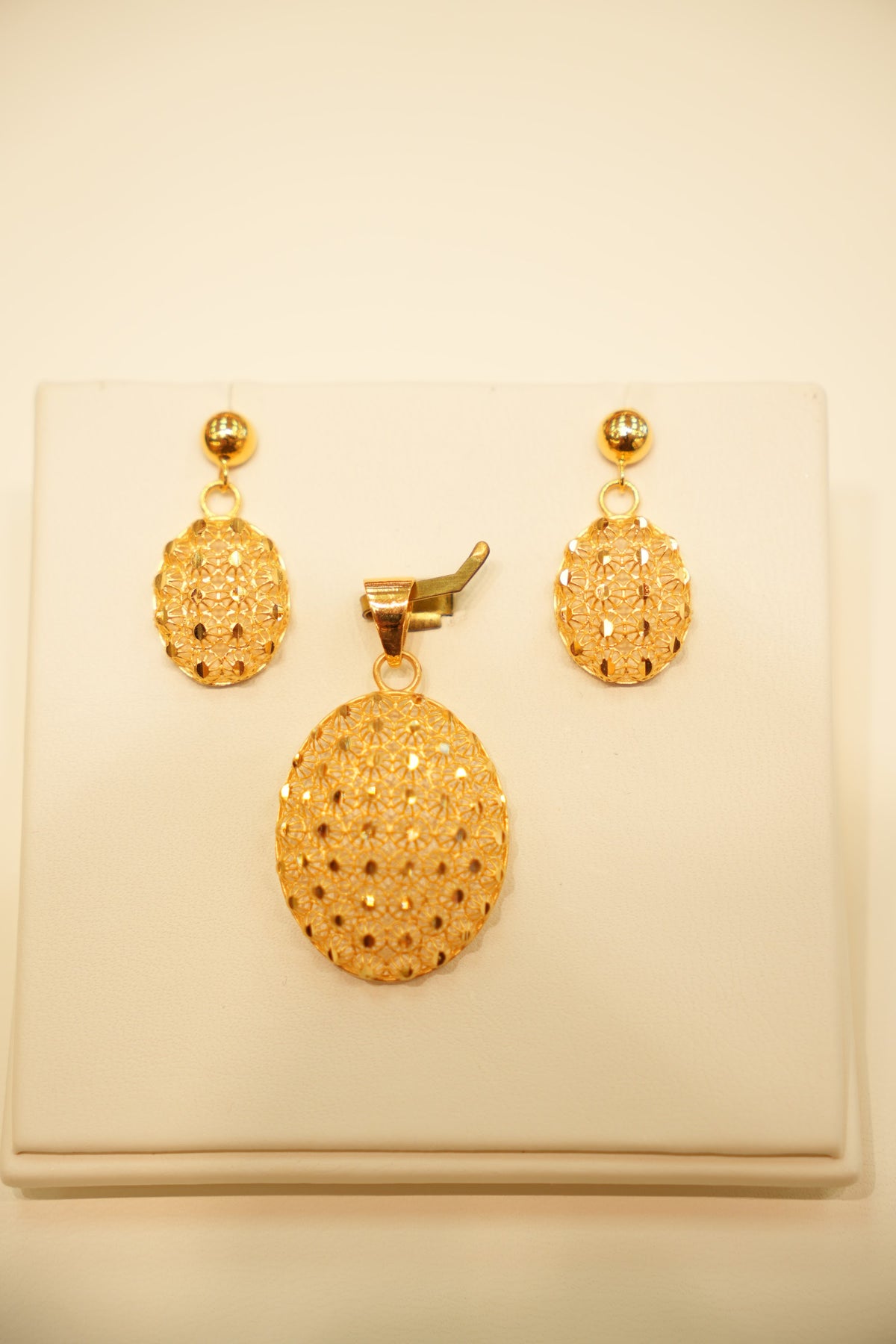 22K Gold Oval Mesh Pendant Set