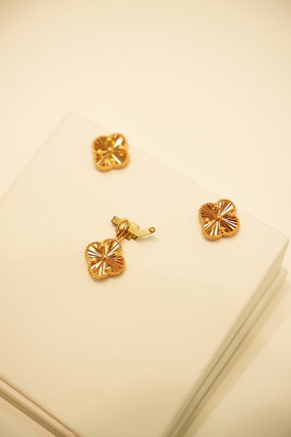 22K Gold Sparkle Clover Pendant Set