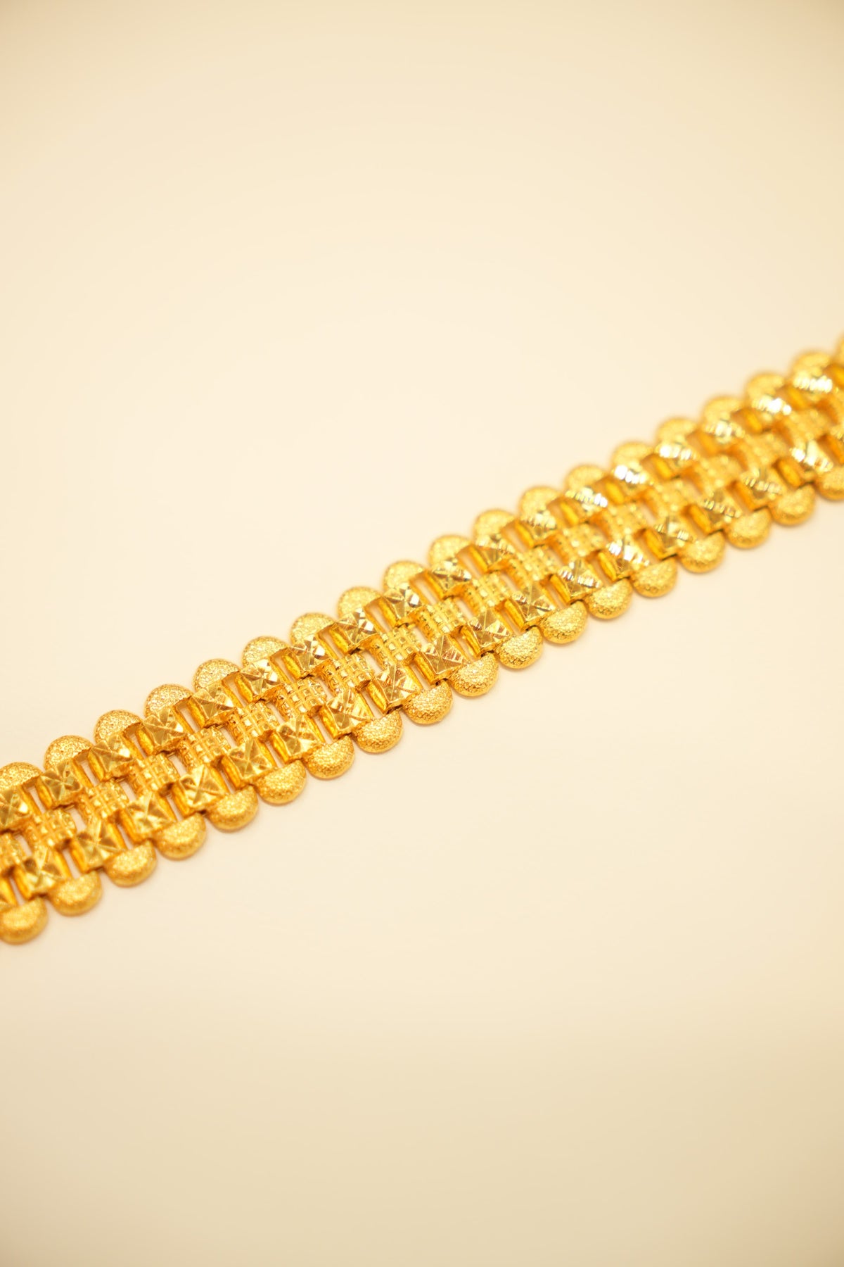 22K Gold Crosshatch Stud Bangle Bracelet