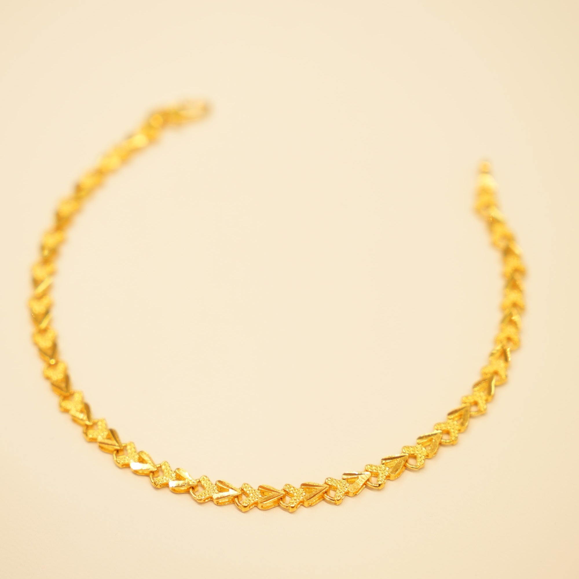 22K Gold Chevron Leaf Link Bracelet
