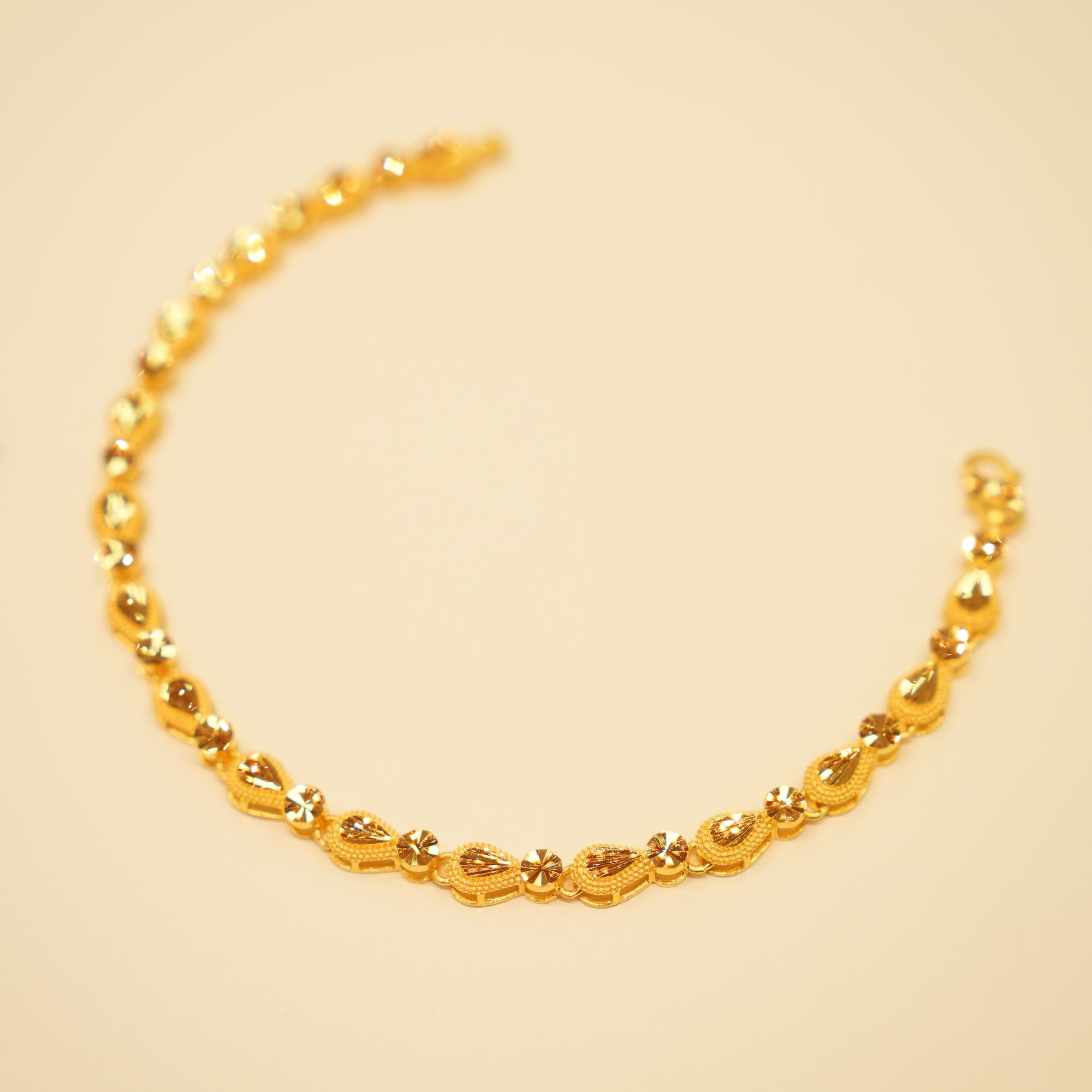 22K Gold Teardrop Starburst Bracelet