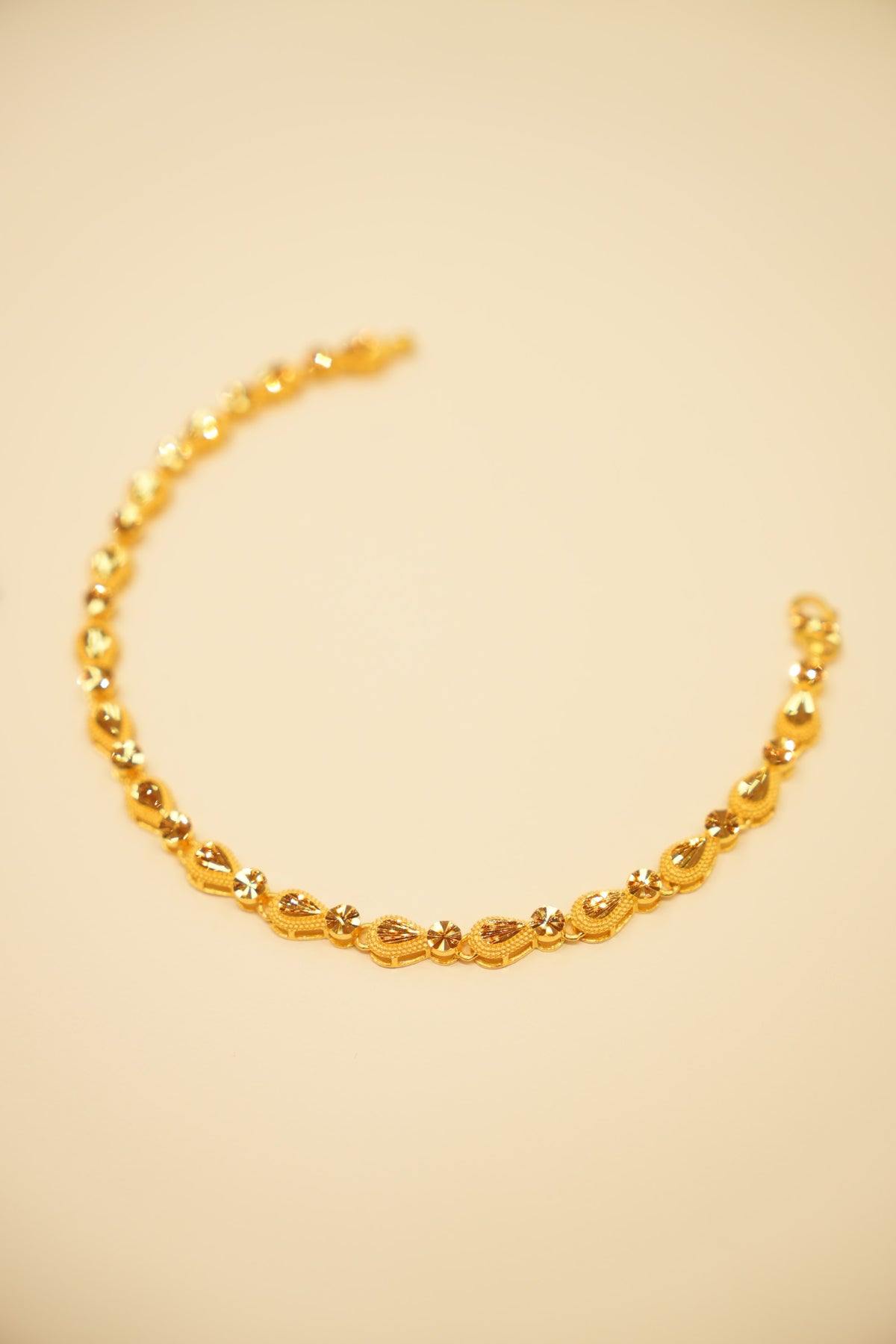 22K Gold Teardrop Starburst Bracelet