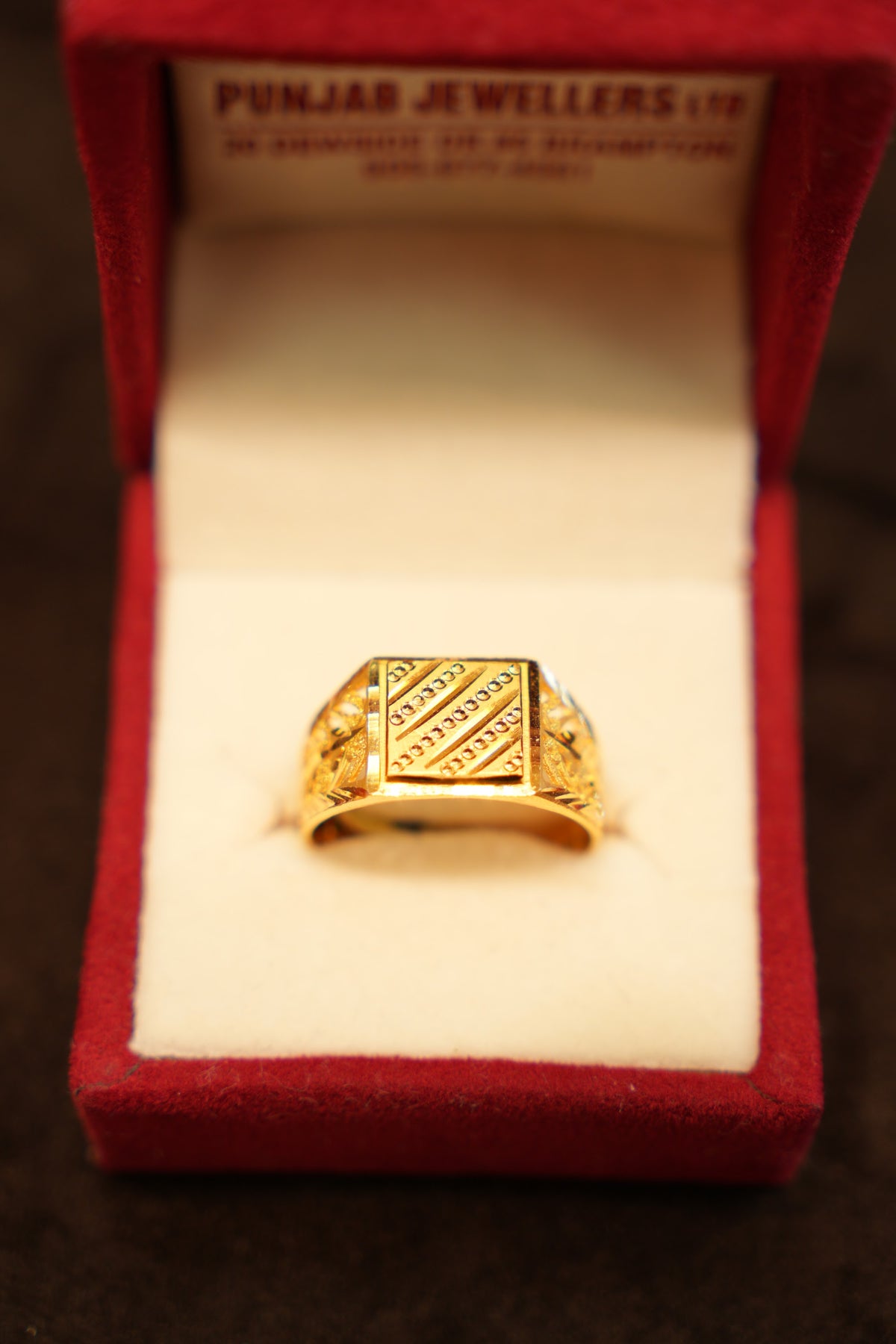 22K Gold Diagonal Bead Line Ring