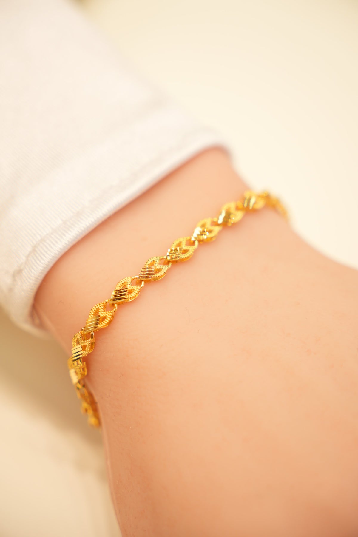 22K Gold Twisted Oval Link Bracelet
