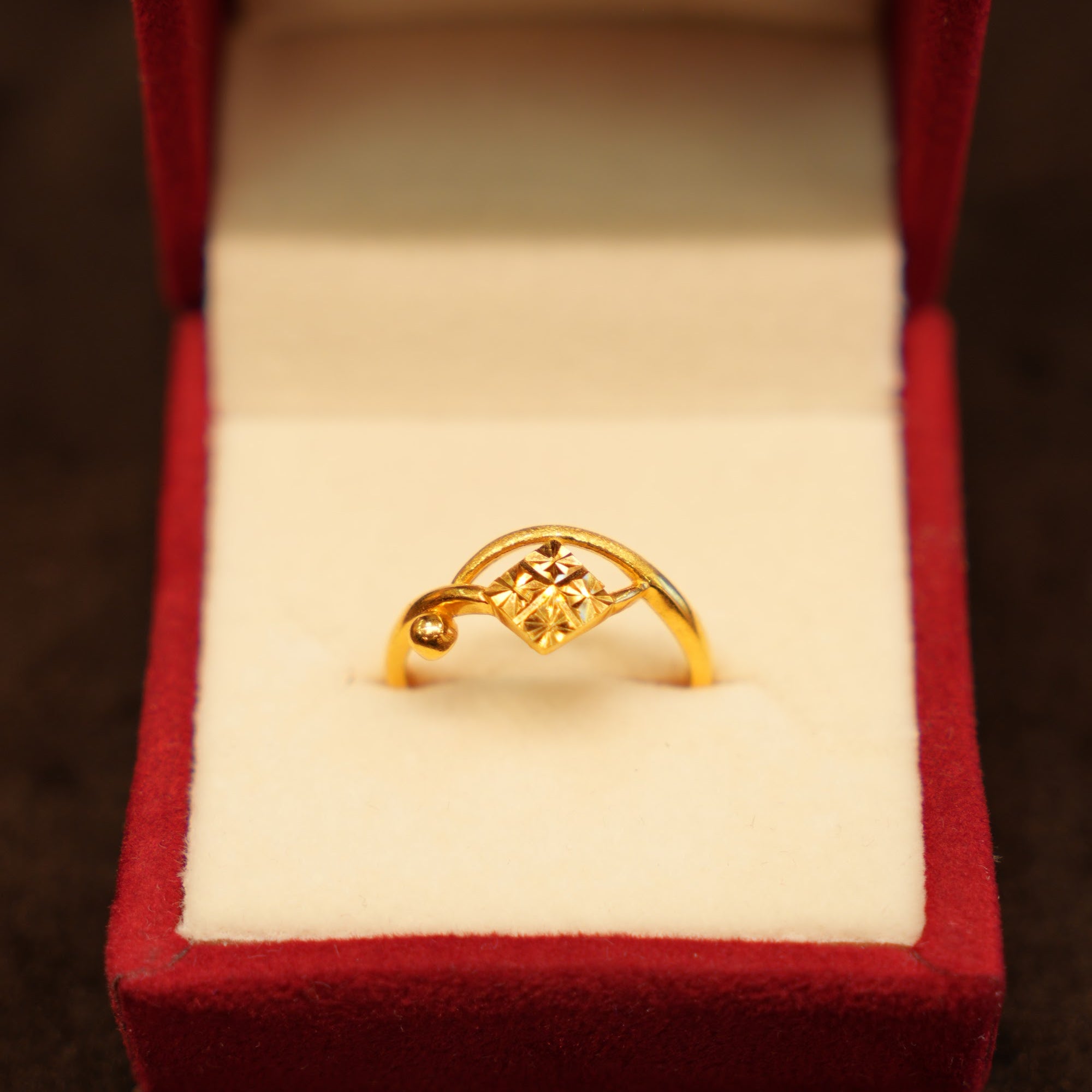 22K Gold Open Swirl Star-Cut Ring