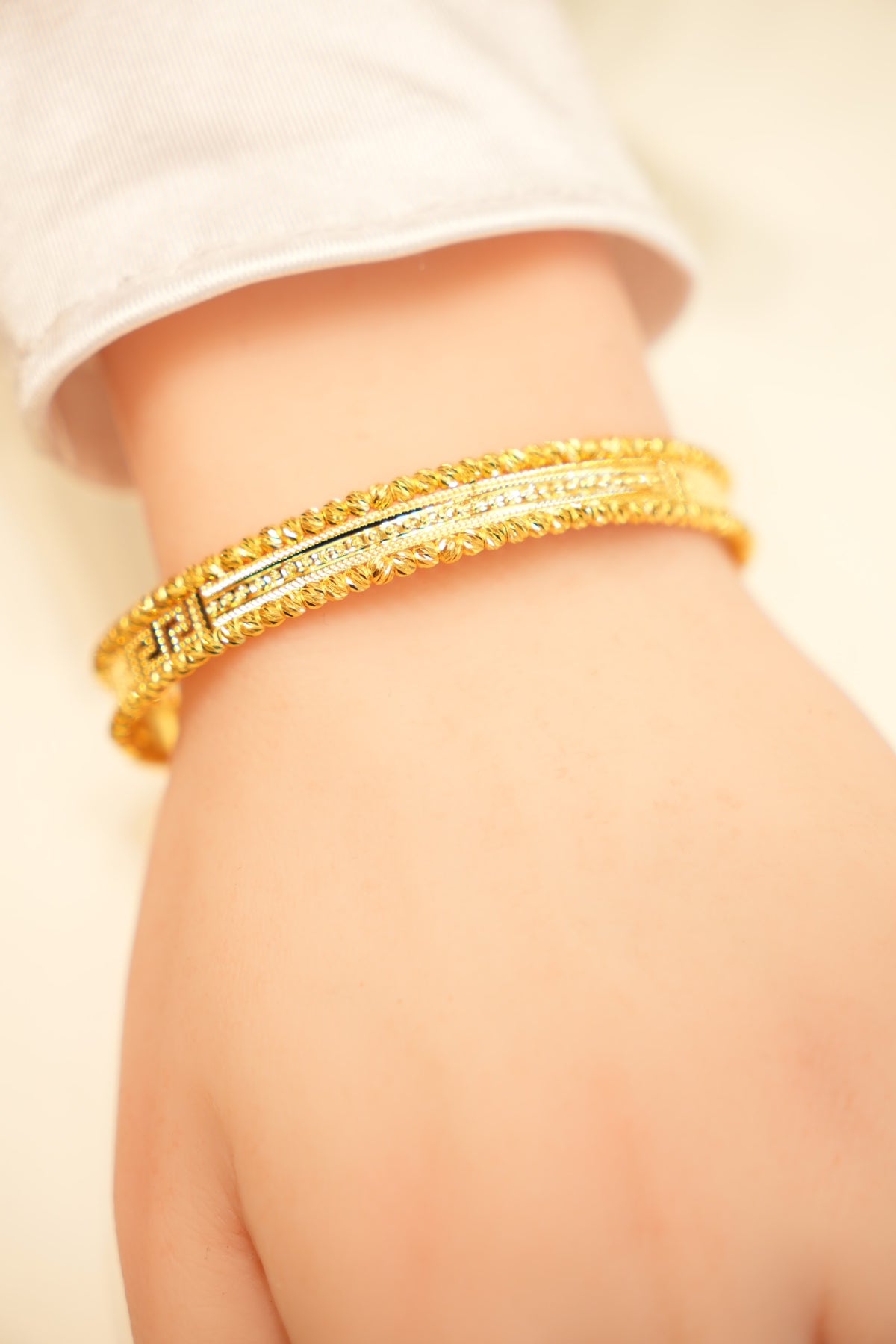 22K Gold Beaded Border Bangle