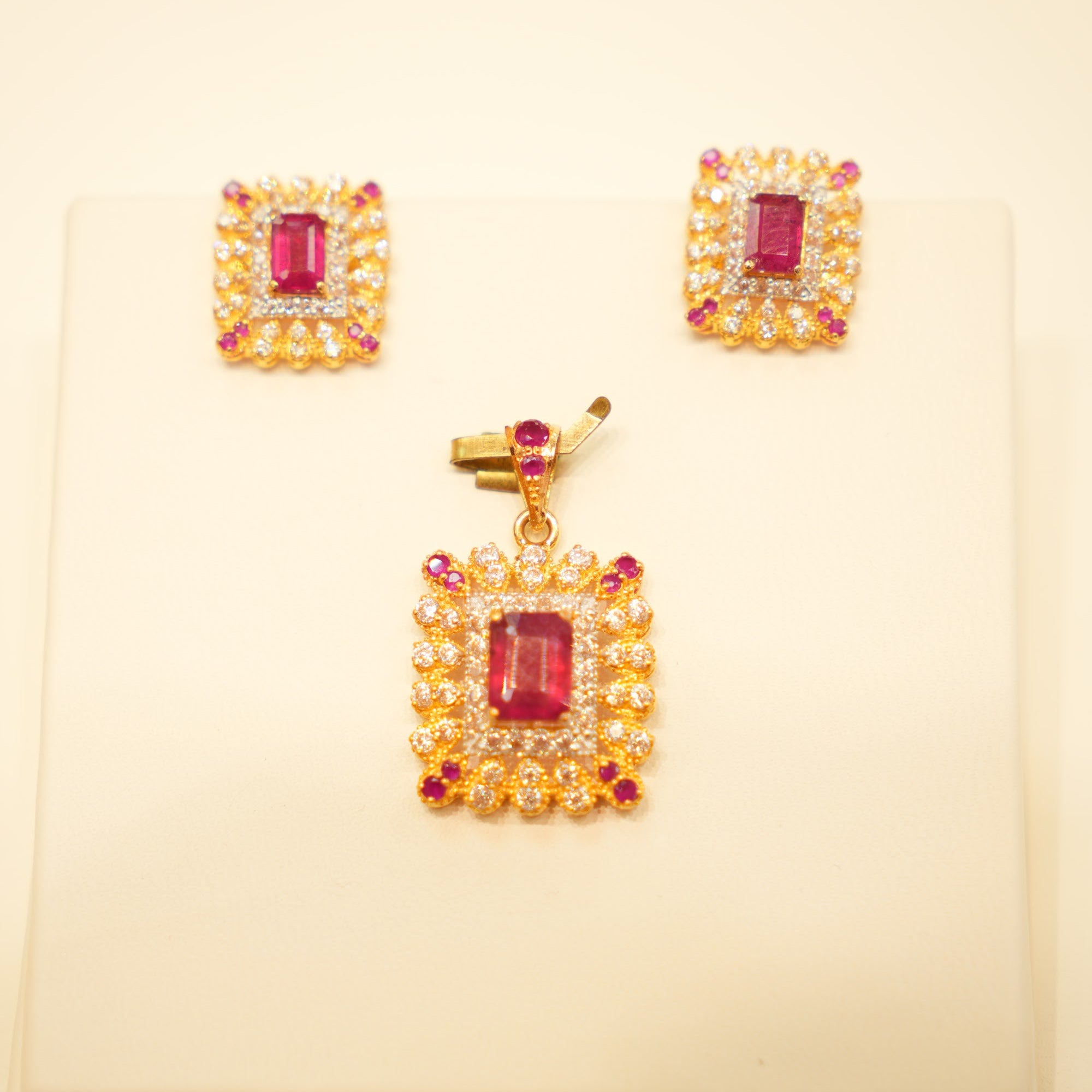 22K Gold Ruby Halo Pendant Set