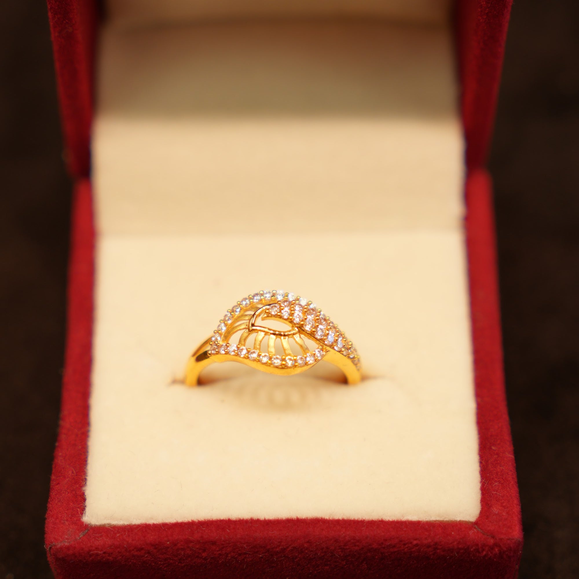 22K Gold Pavé Leaf Outline Ring