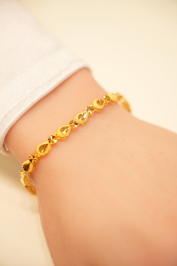 22K Gold Teardrop Starburst Bracelet