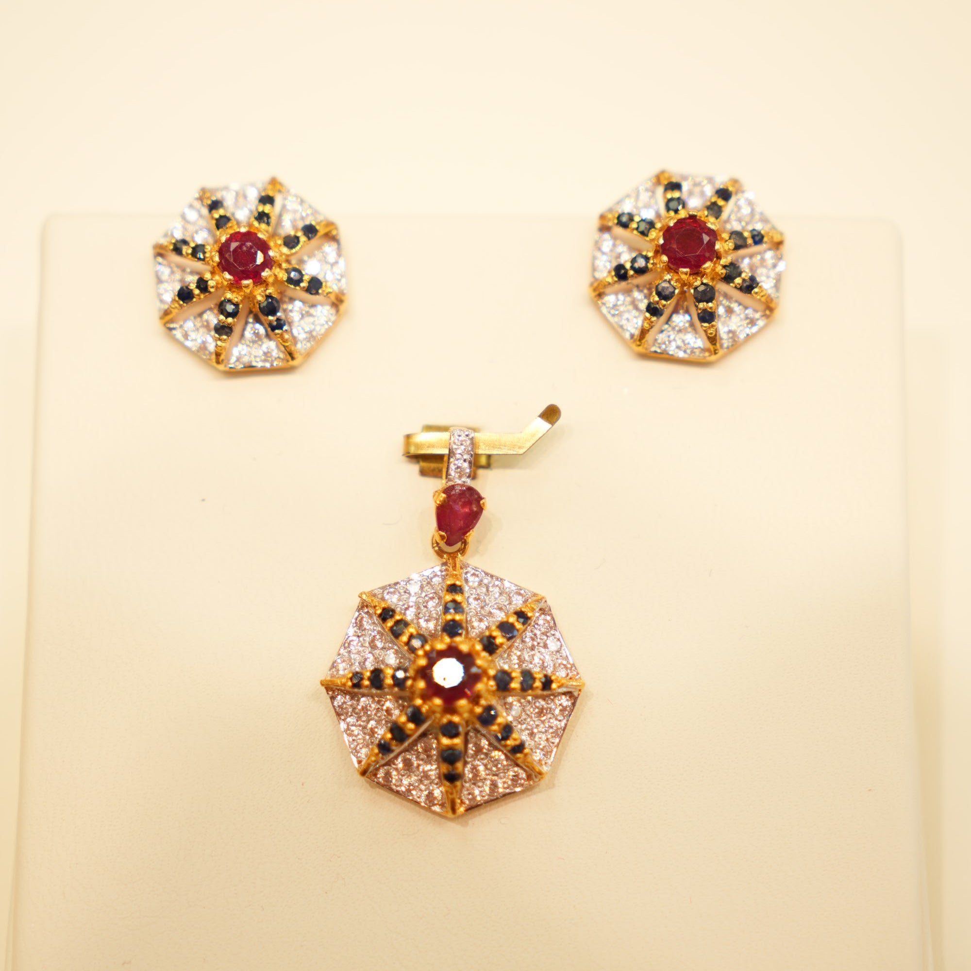 22K Gold Ruby Compass Star Pendant Set