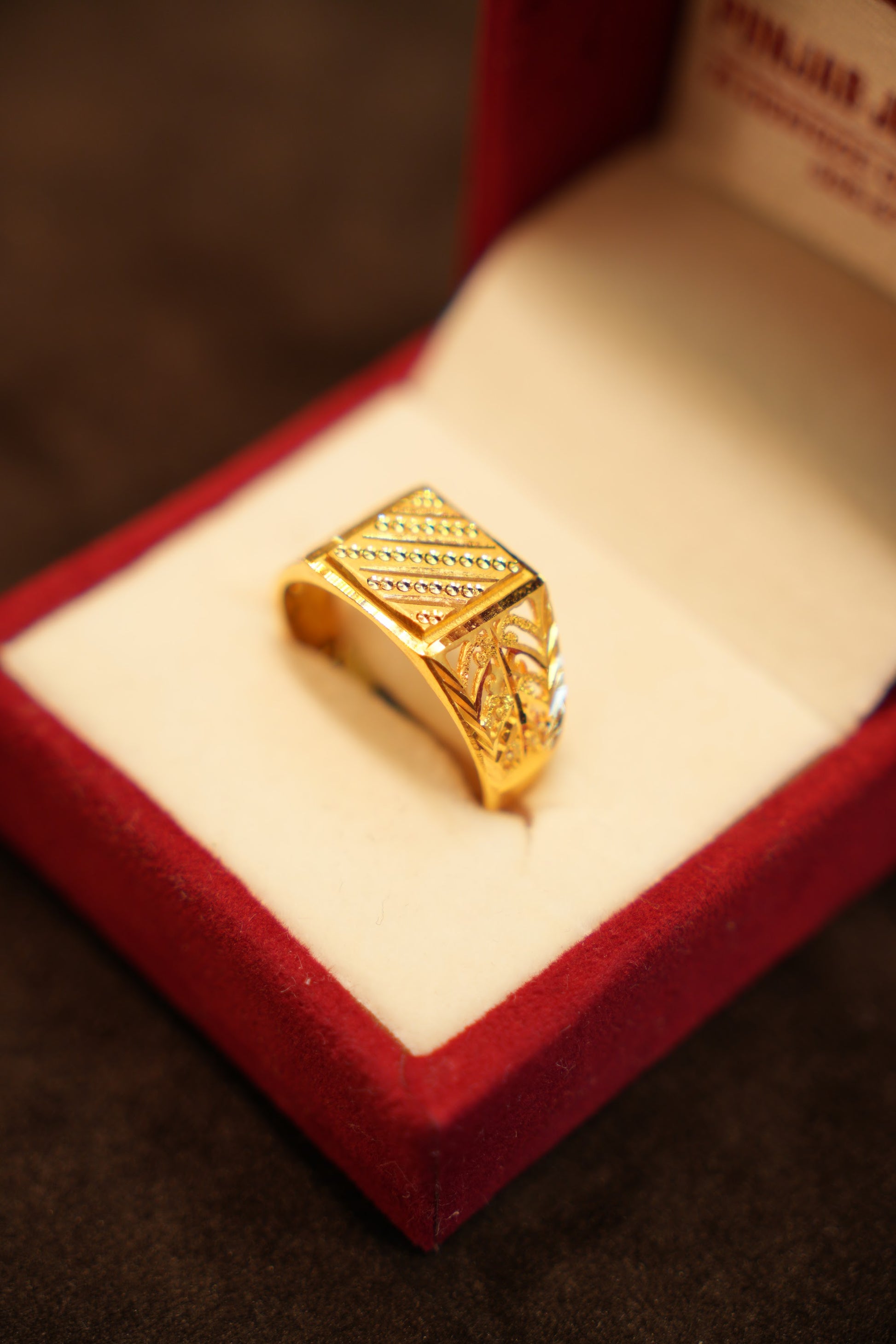 22K Gold Diagonal Bead Line Ring