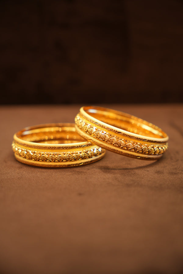 22K Gold Diamond Lattice Border Bangles