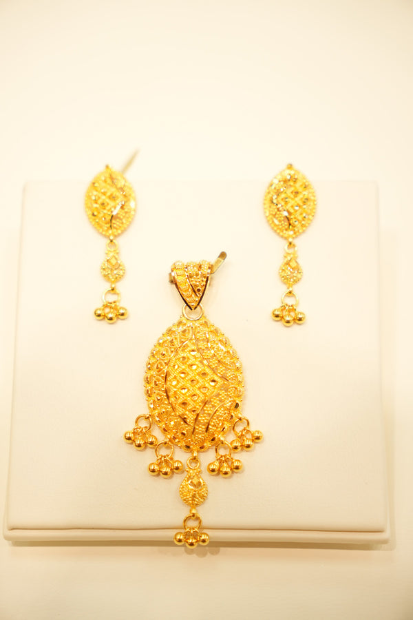 22K Gold Oval Lattice Pendant Set