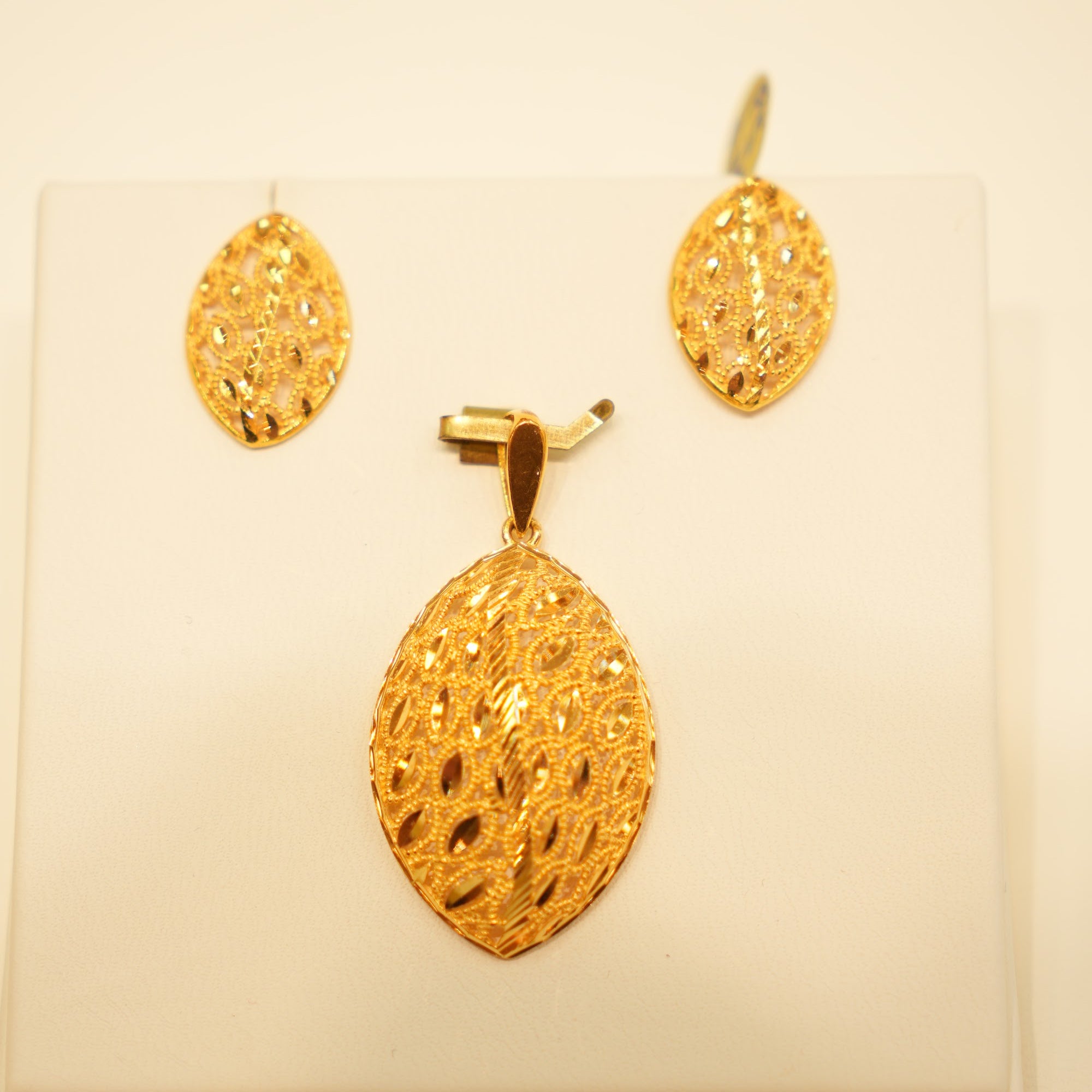 22K Gold Leaf Openwork Pendant Set