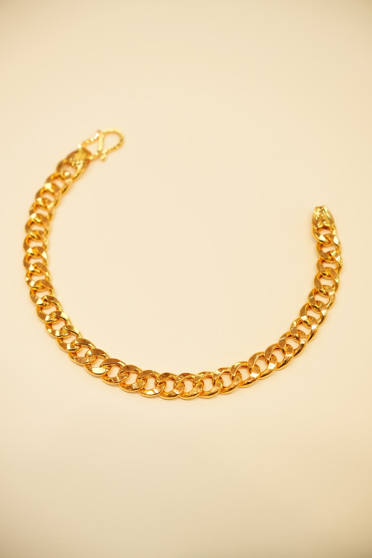 22K Gold Hammered Curb Bracelet