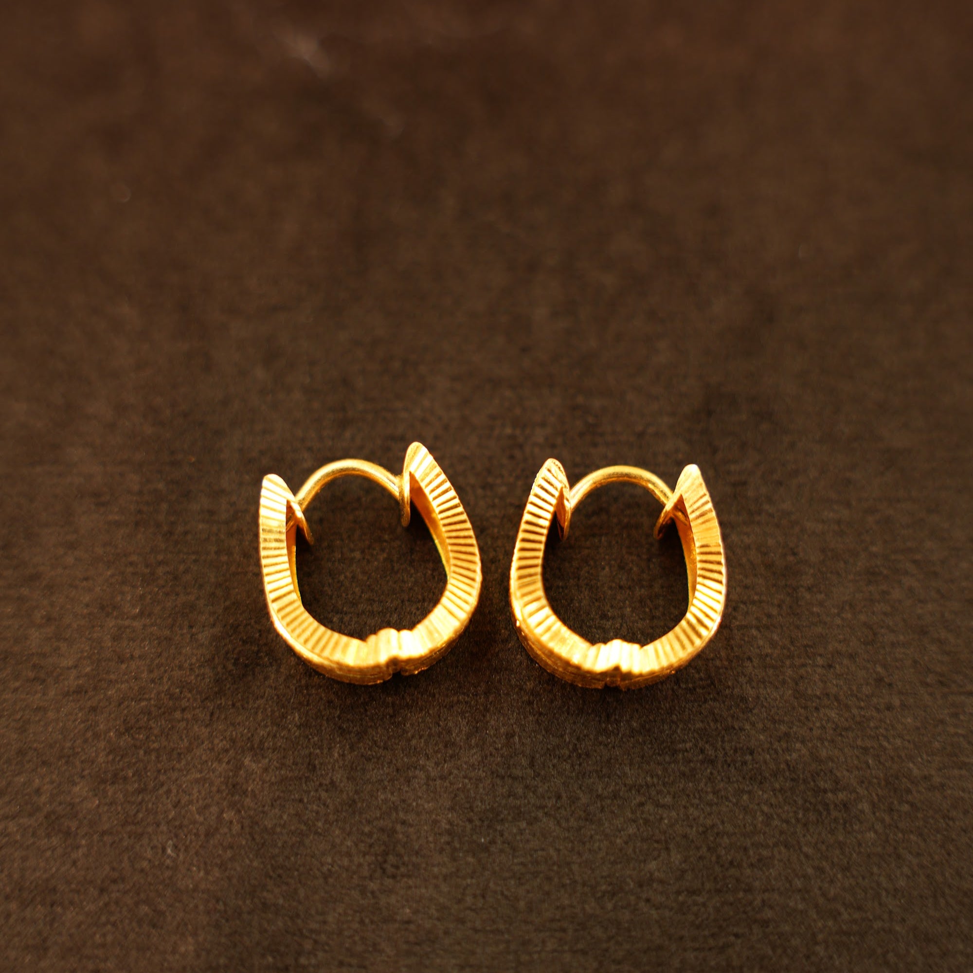 22K Gold Ribbed Tapered Hoop Earrings