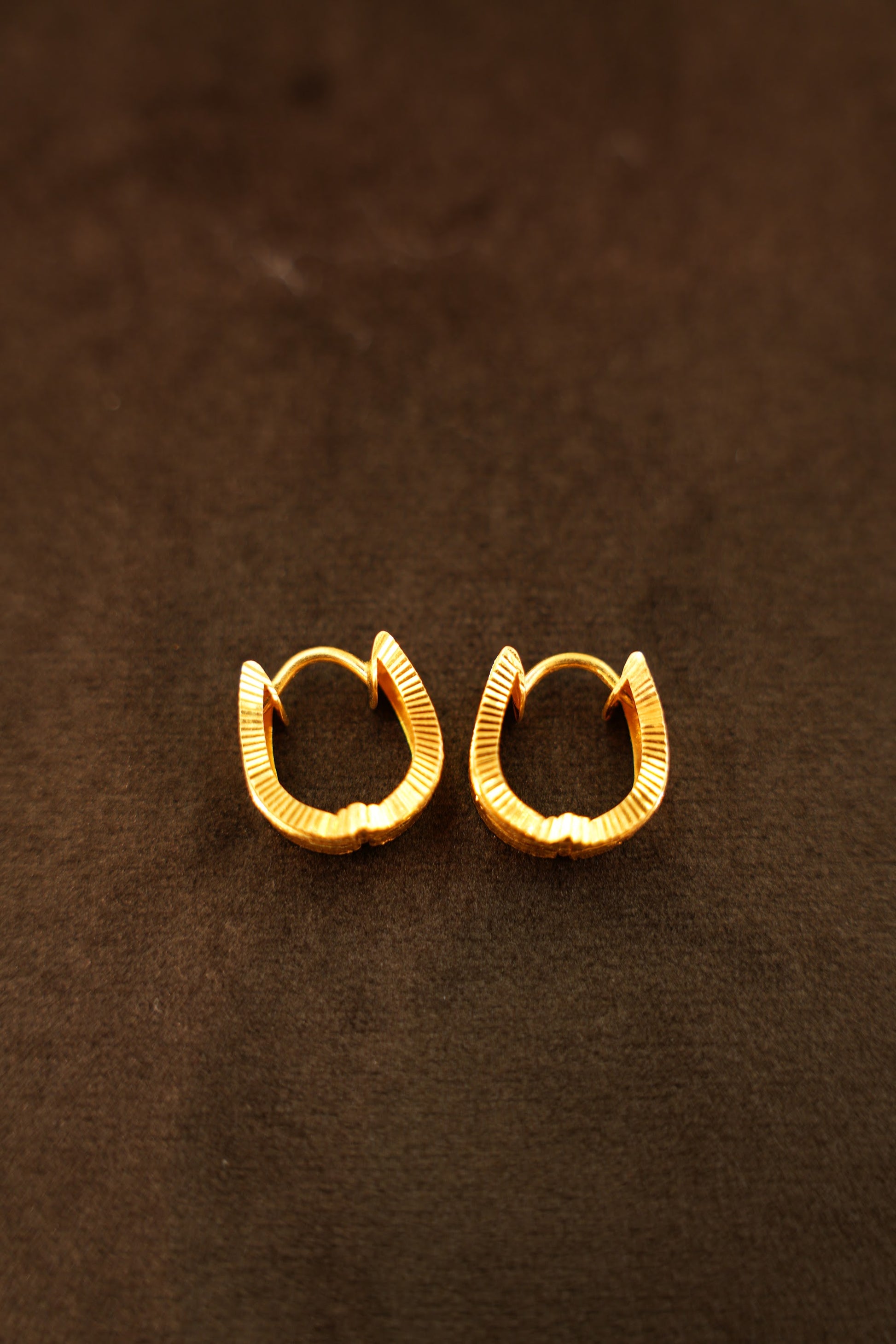 22K Gold Ribbed Tapered Hoop Earrings