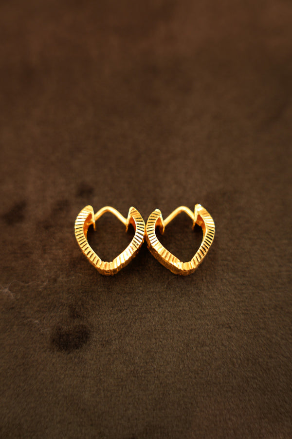 22K Gold Ribbed Heart Hoop Earrings
