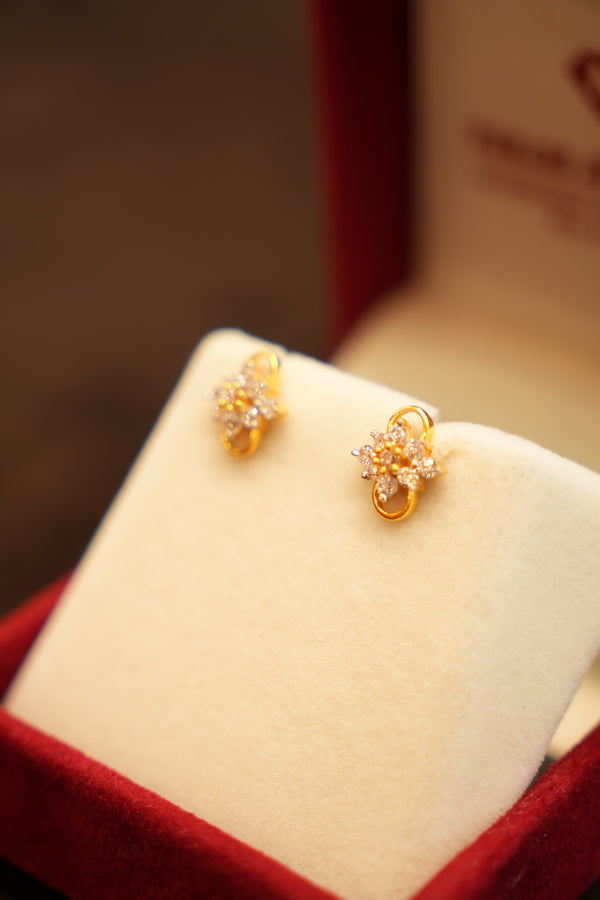22K Gold Petite Pavé Flower Stud Earrings