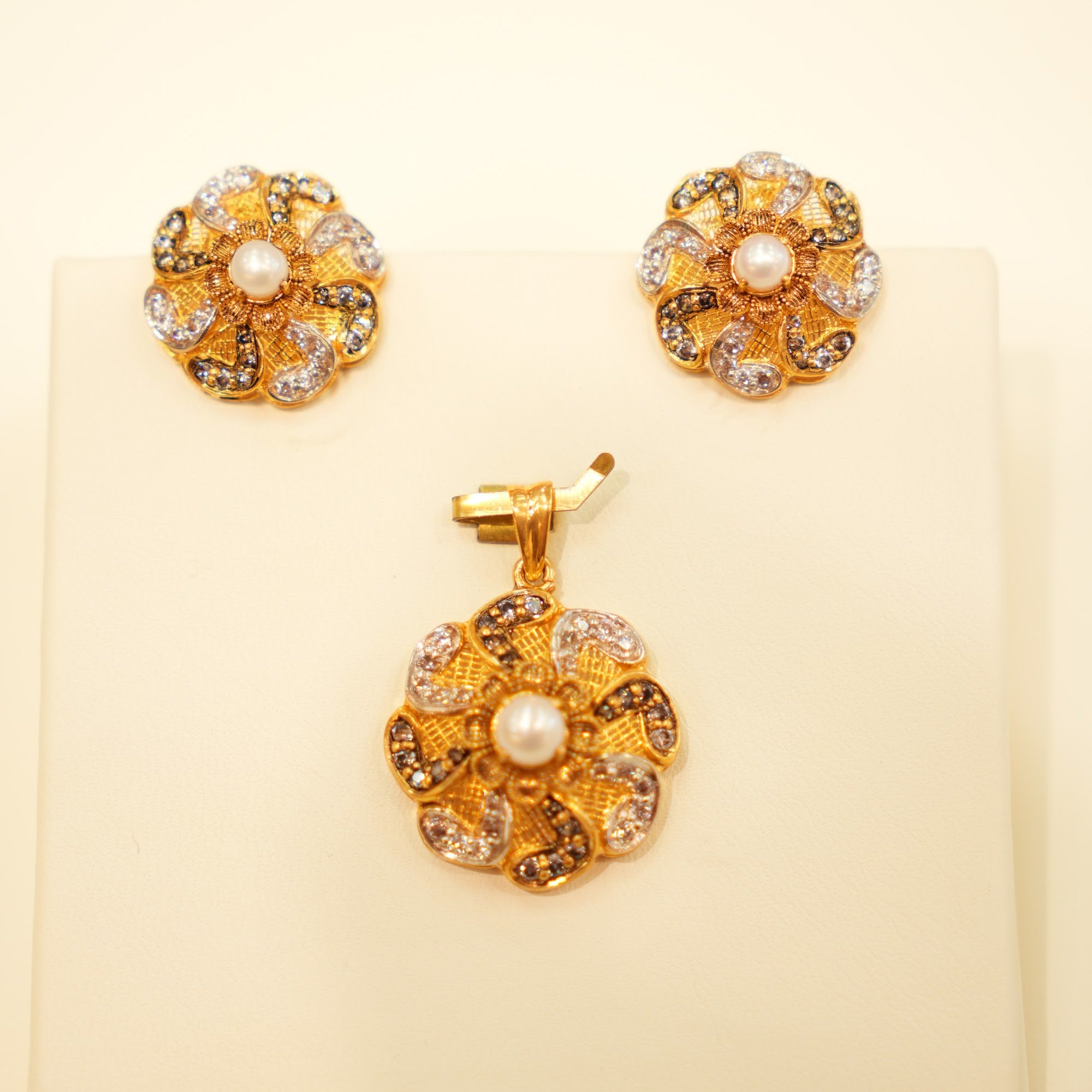 22K Gold Pearl Flower Pendant Set