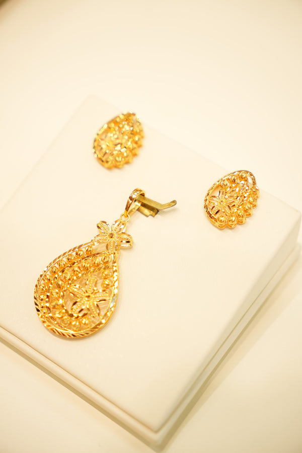 22K Gold Teardrop Flower Pendant Set