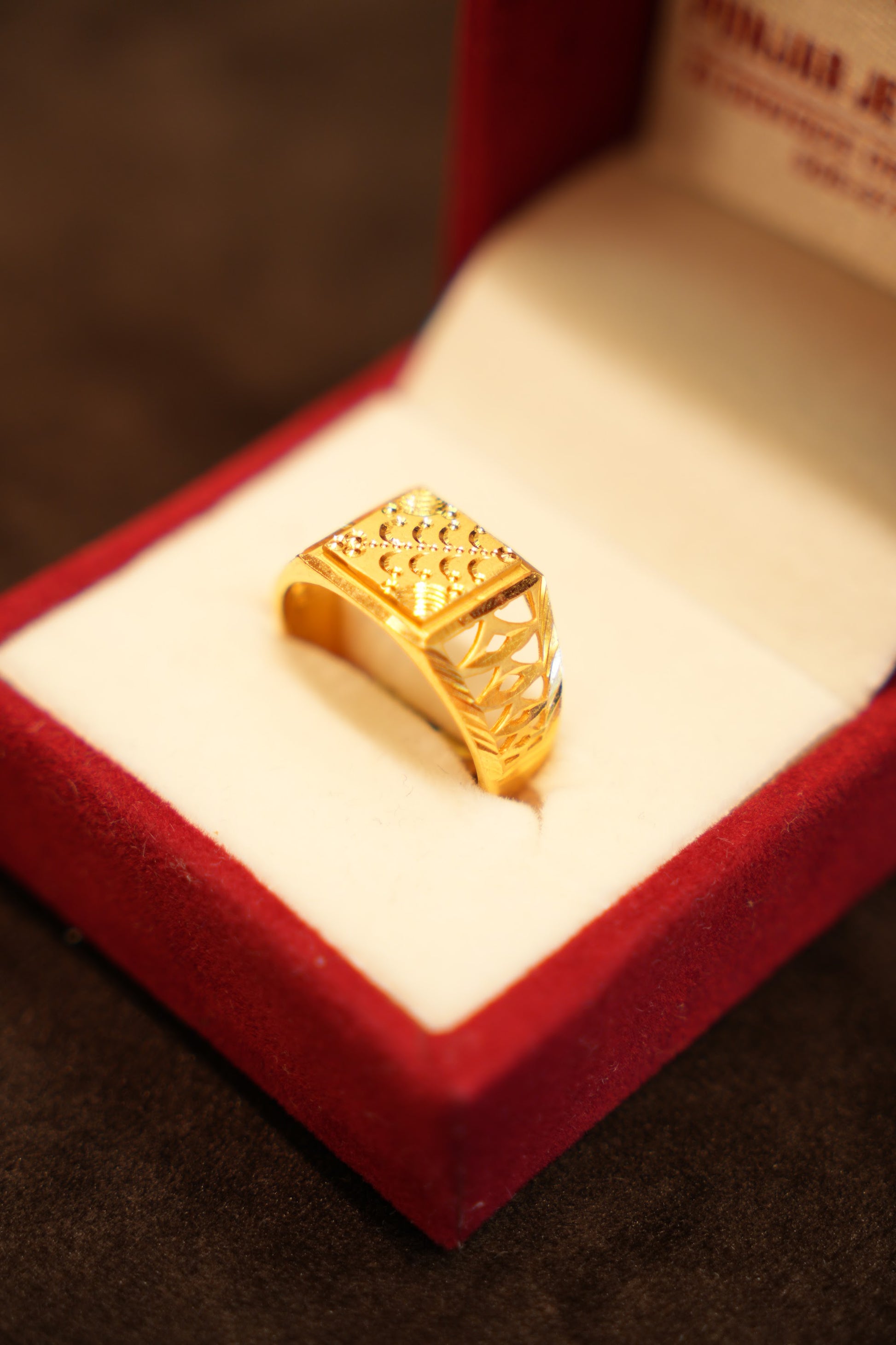 22K Gold Scalloped Fish-Scale Signet Ring