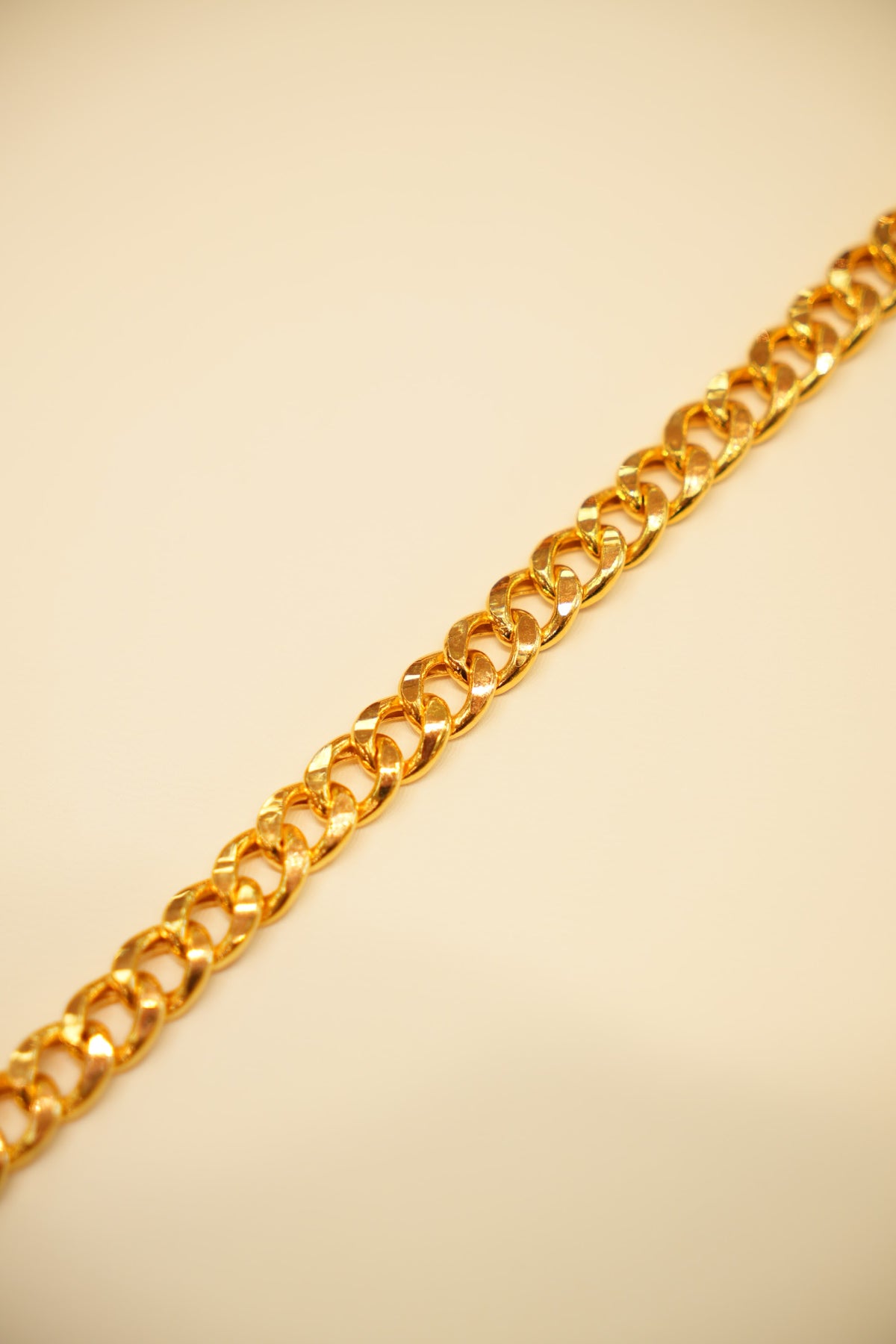22K Gold Hammered Curb Bracelet